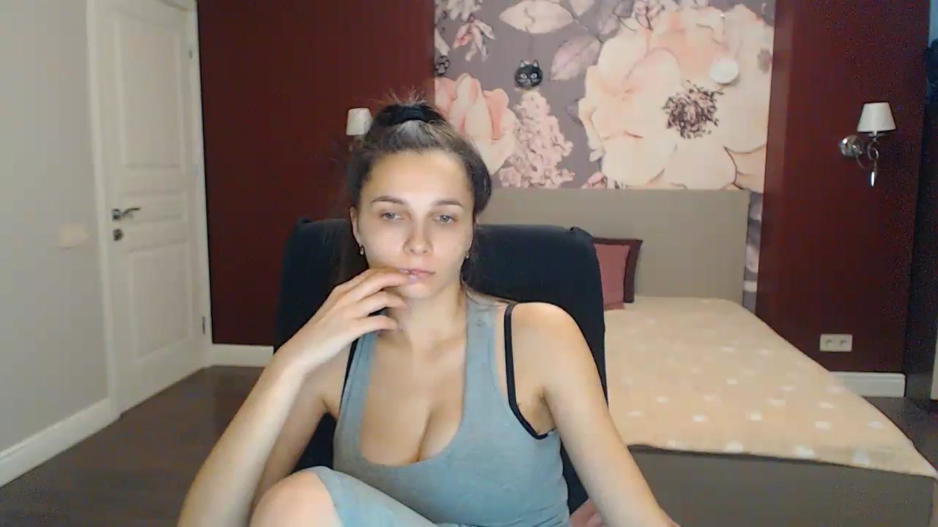 Gallery image thumbnail from Karina_Mils's myfreecams stream on, 12/03/2023, 11:03 image 17 of 20