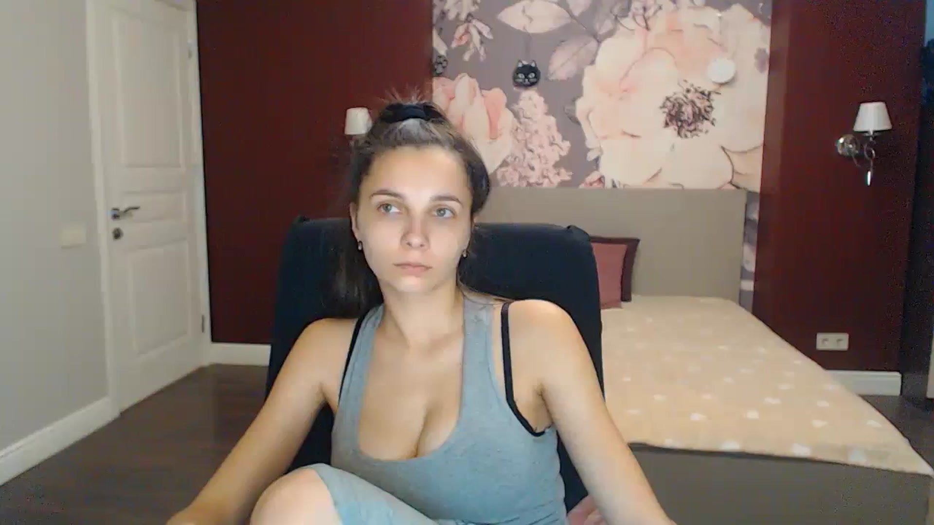 Gallery image thumbnail from Karina_Mils's myfreecams stream on, 12/03/2023, 11:03 image 16 of 20