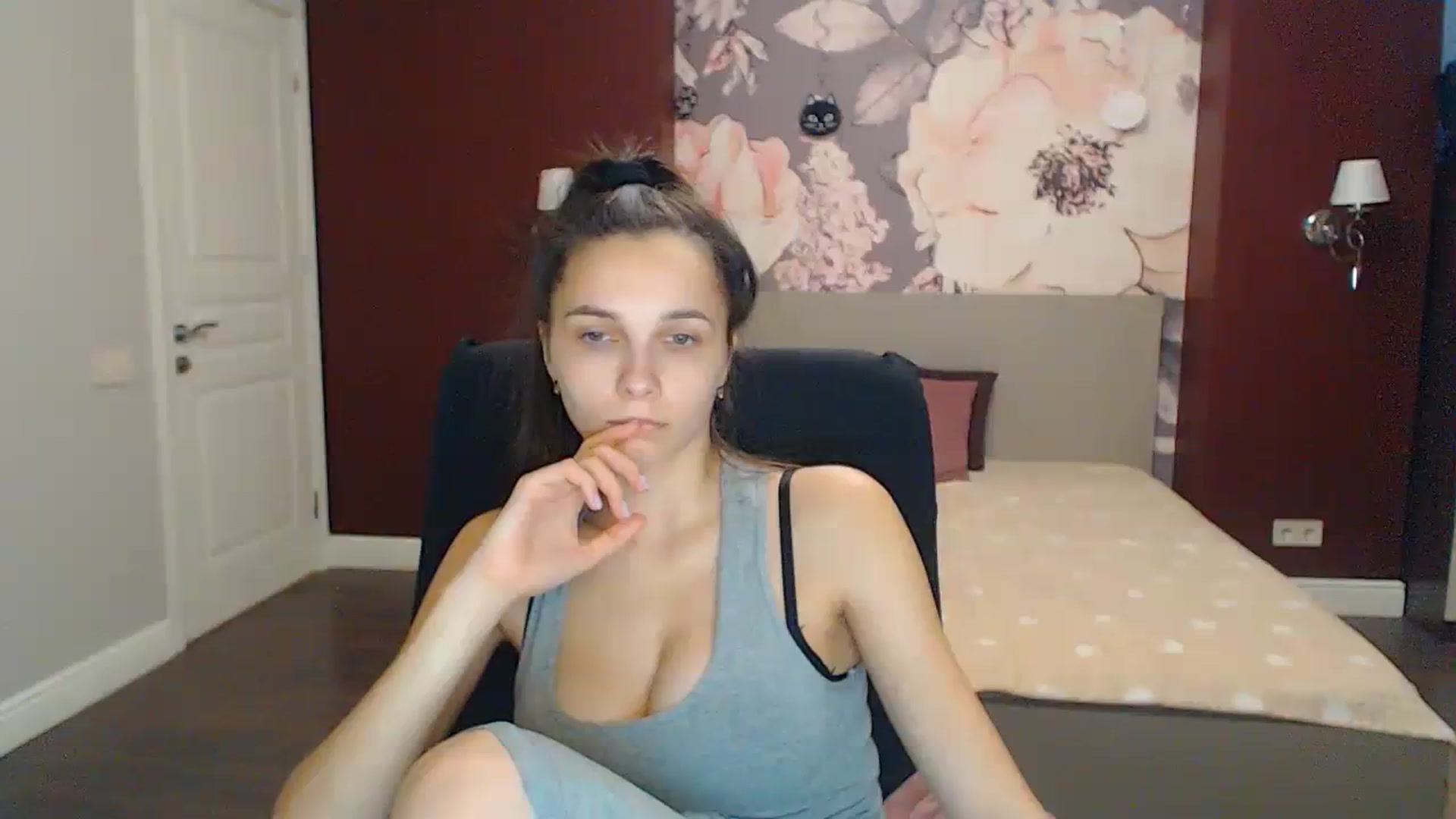 Gallery image thumbnail from Karina_Mils's myfreecams stream on, 12/03/2023, 11:03 image 14 of 20
