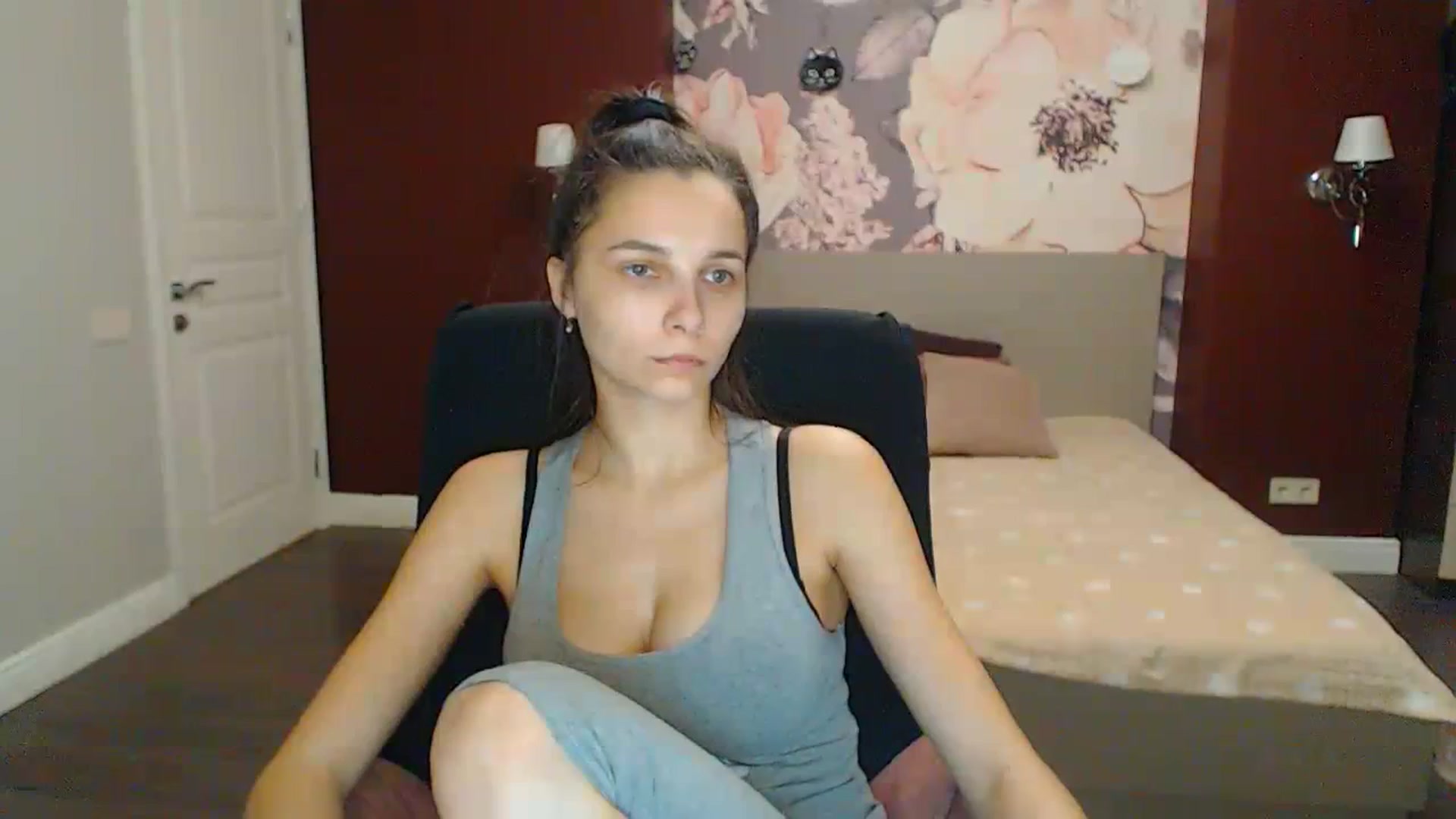 Gallery image thumbnail from Karina_Mils's myfreecams stream on, 12/03/2023, 14:46 image 14 of 20