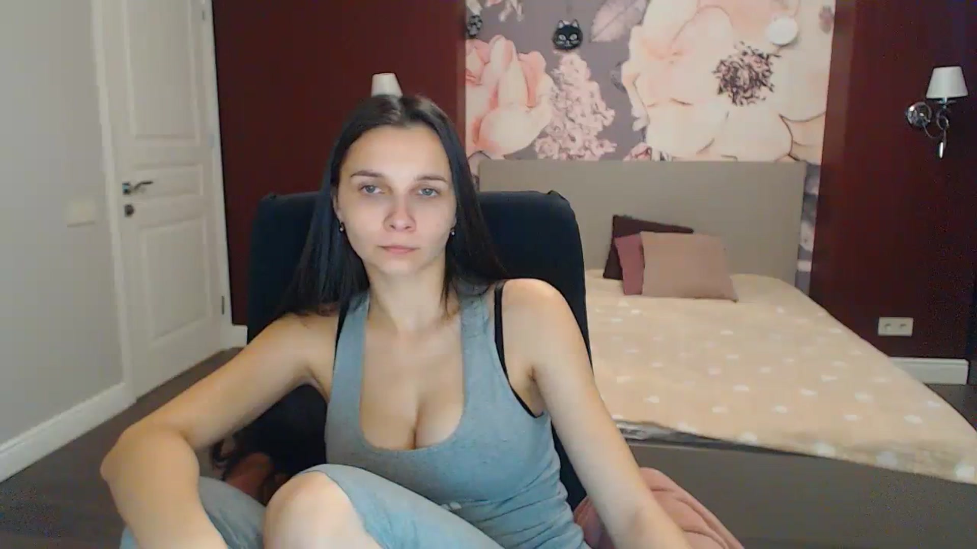 Gallery image thumbnail from Karina_Mils's myfreecams stream on, 12/04/2023, 07:09 image 9 of 20