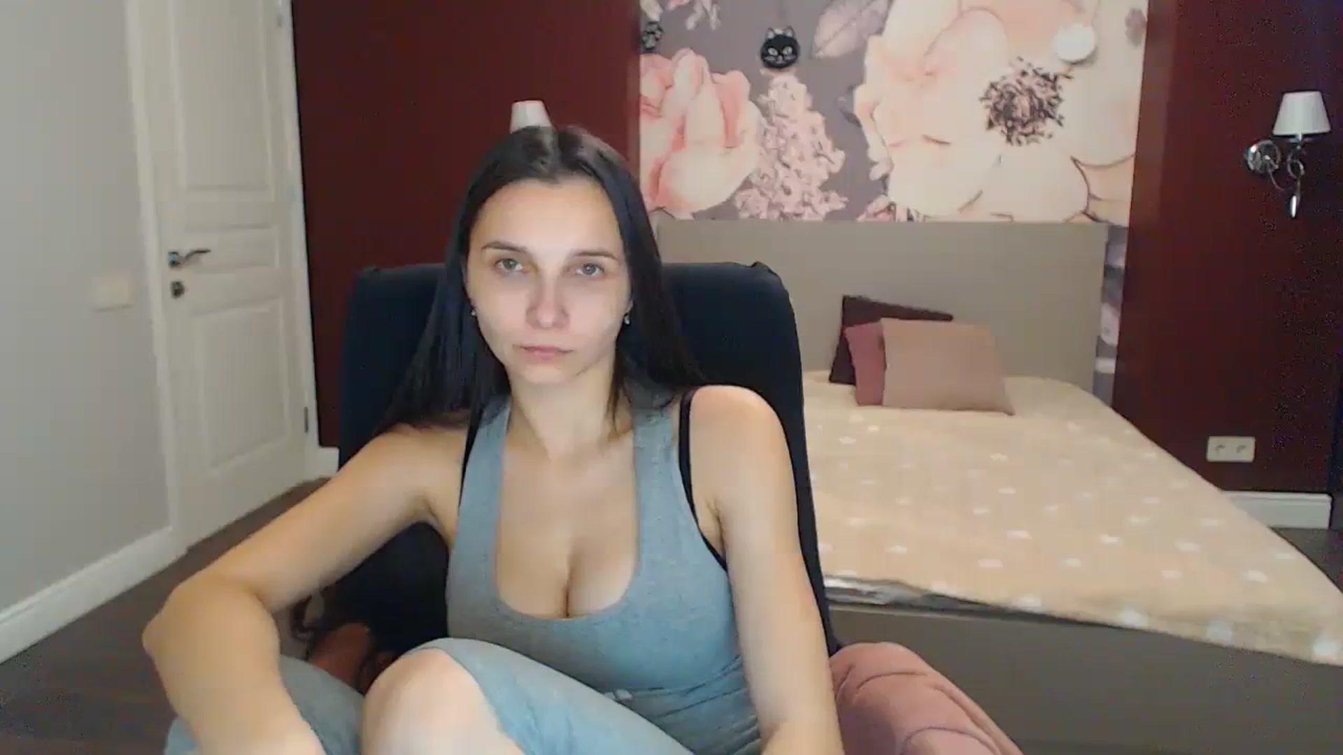 Gallery image thumbnail from Karina_Mils's myfreecams stream on, 12/04/2023, 07:09 image 7 of 20