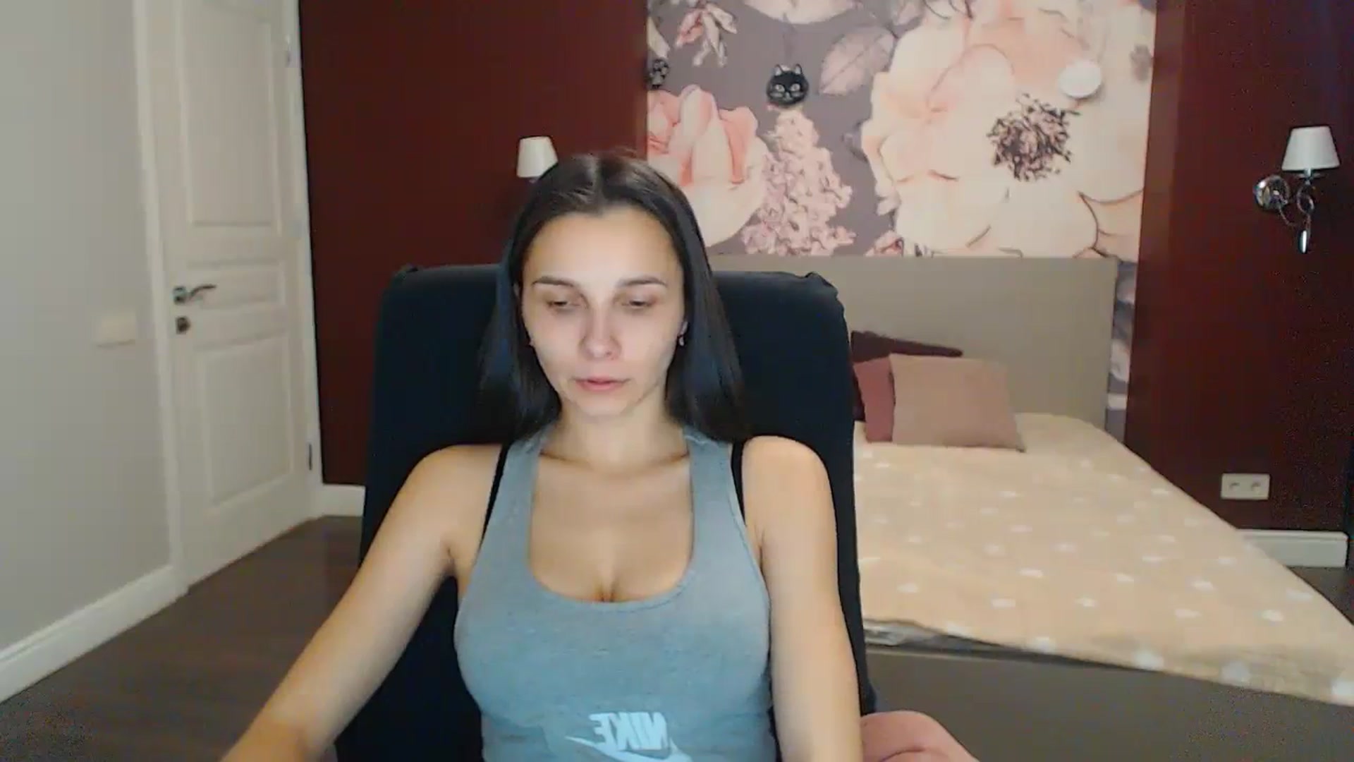 Gallery image thumbnail from Karina_Mils's myfreecams stream on, 12/04/2023, 07:09 image 15 of 20