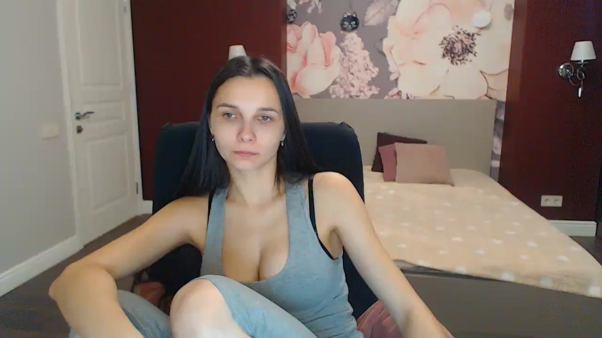 Gallery image thumbnail from Karina_Mils's myfreecams stream on, 12/04/2023, 07:09 image 1 of 20