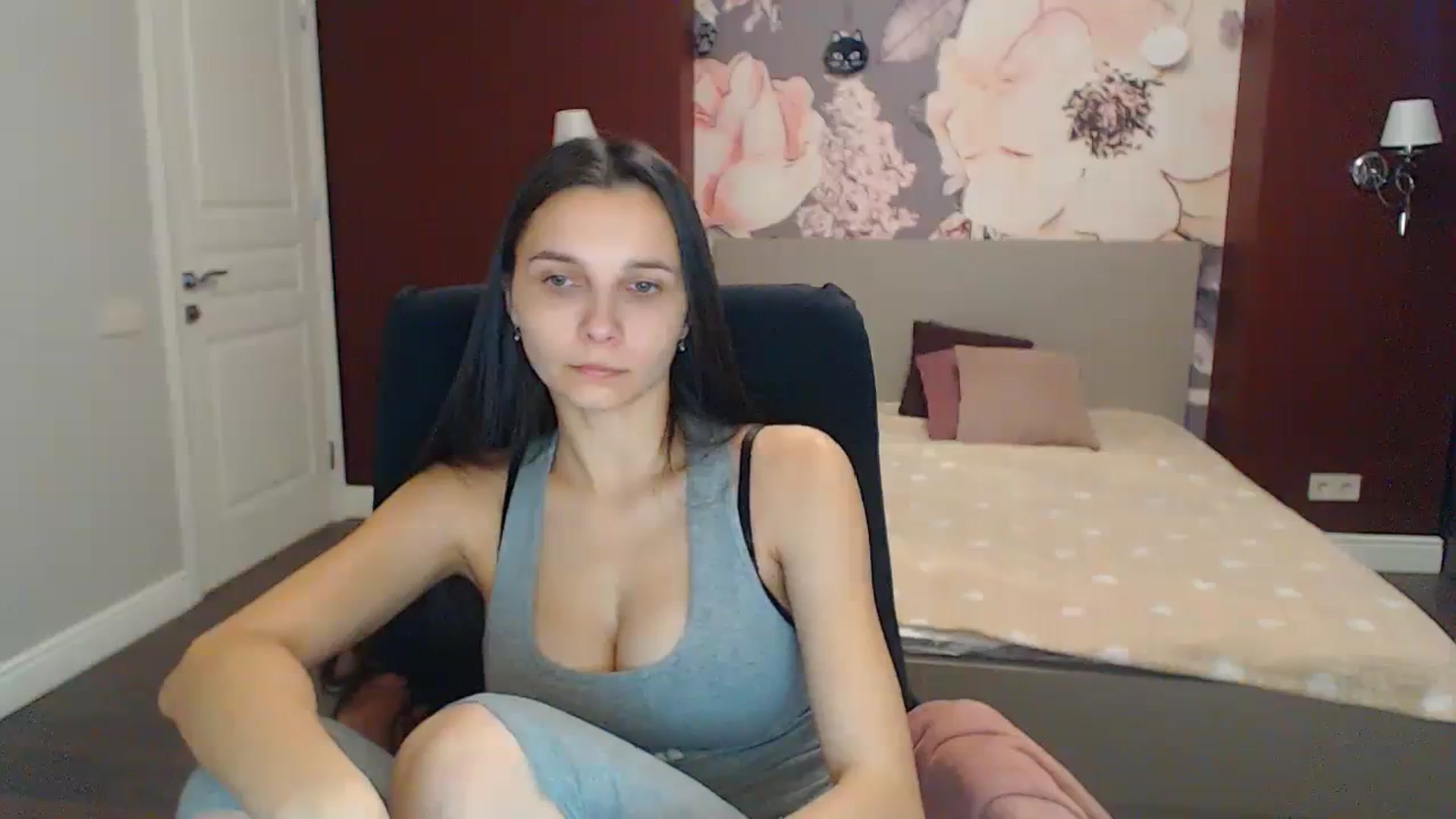 Gallery image thumbnail from Karina_Mils's myfreecams stream on, 12/04/2023, 07:09 image 11 of 20