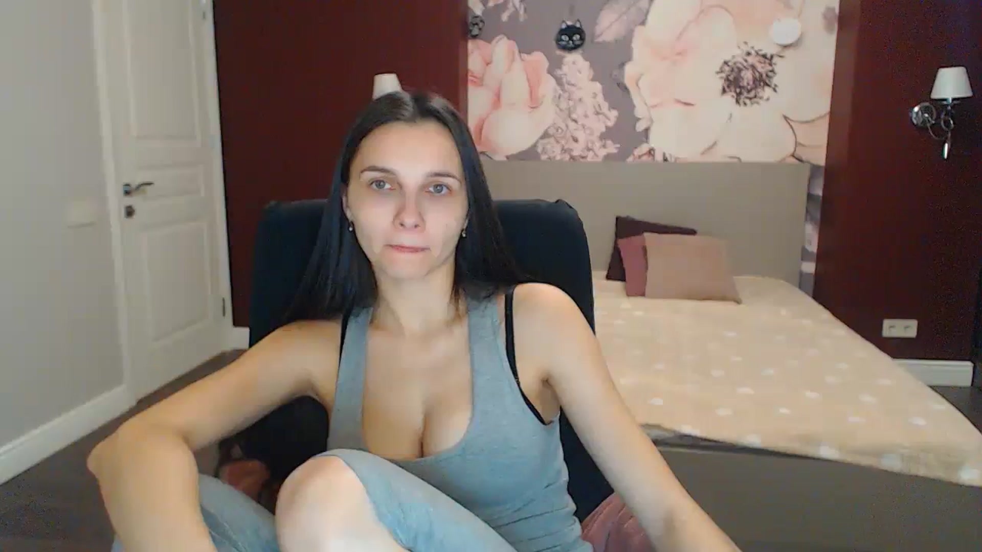 Gallery image thumbnail from Karina_Mils's myfreecams stream on, 12/04/2023, 07:09 image 2 of 20