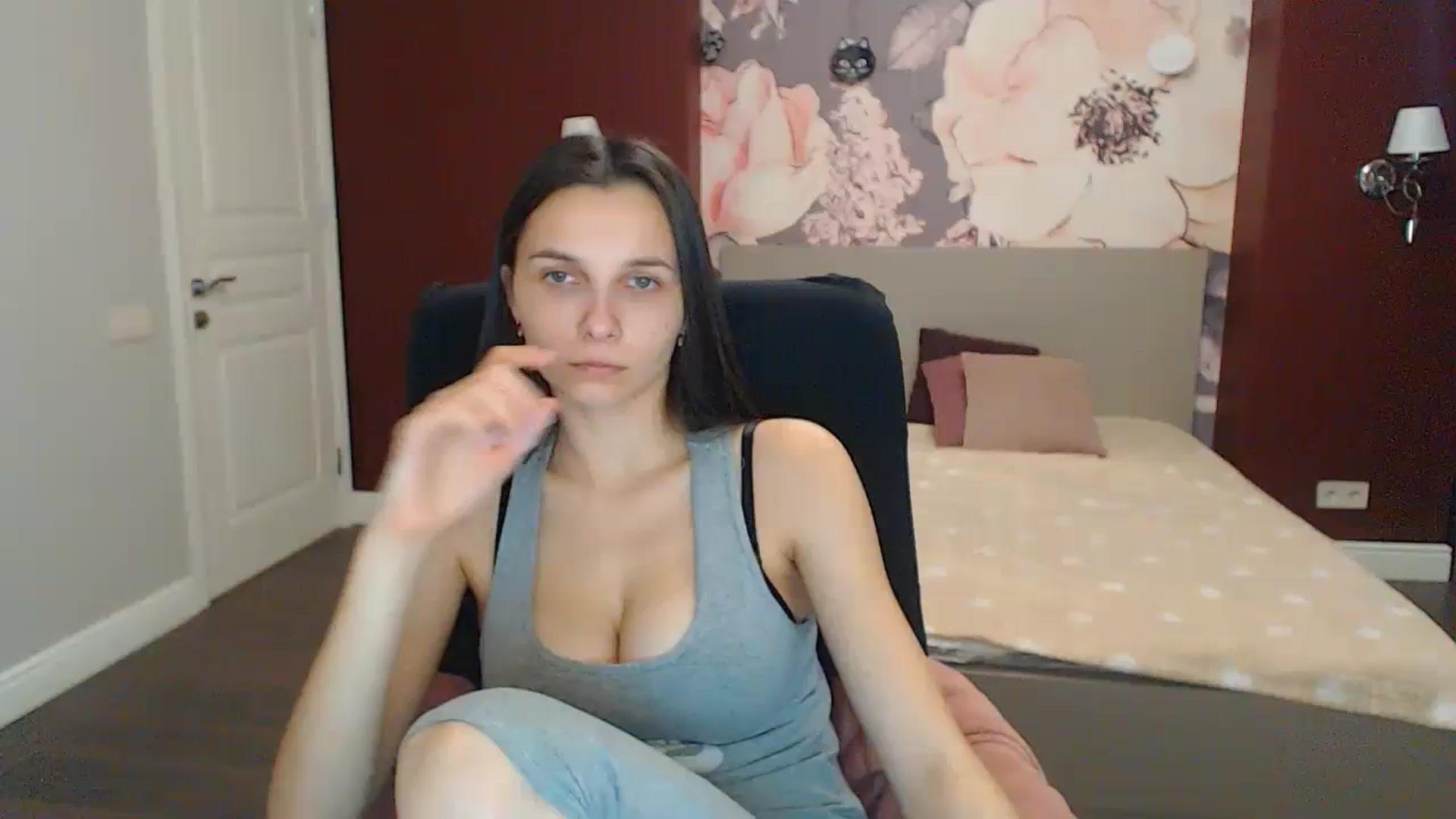Gallery image thumbnail from Karina_Mils's myfreecams stream on, 12/04/2023, 07:58 image 1 of 20