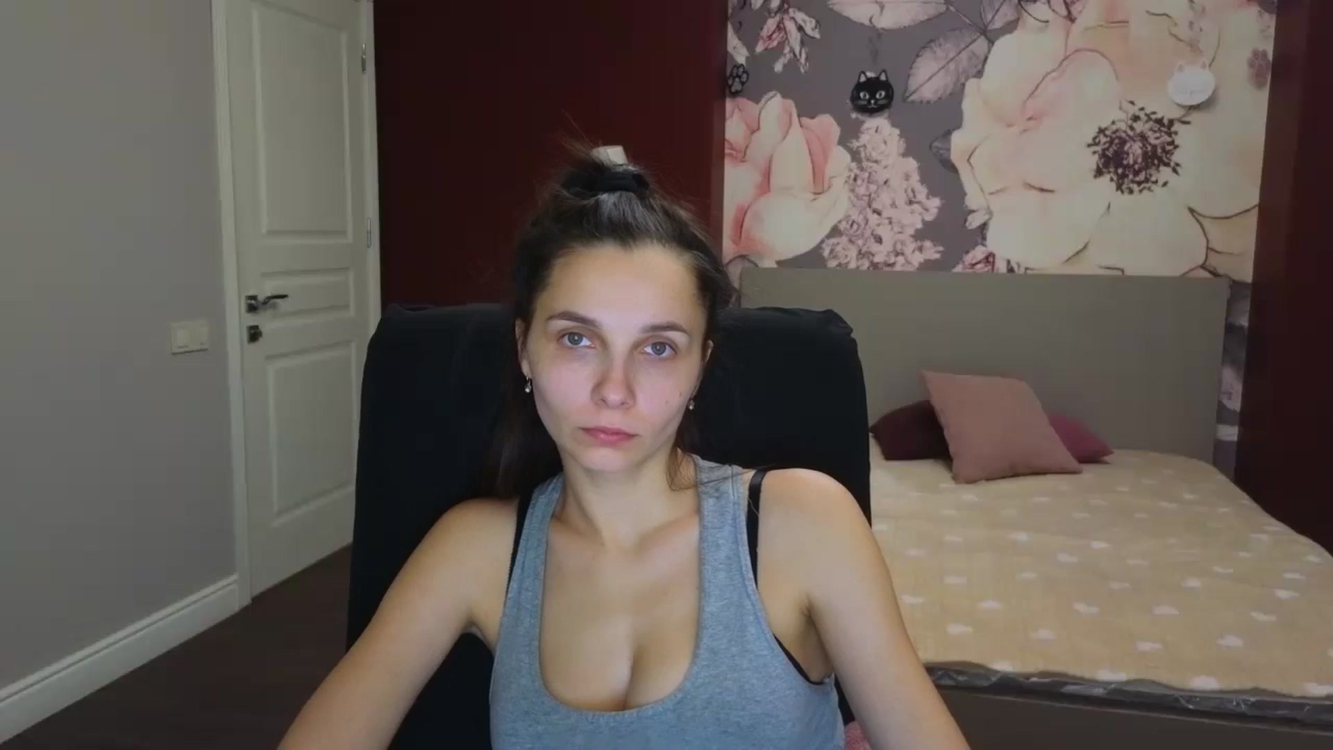 Gallery image thumbnail from Karina_Mils's myfreecams stream on, 12/07/2023, 12:04 image 13 of 20