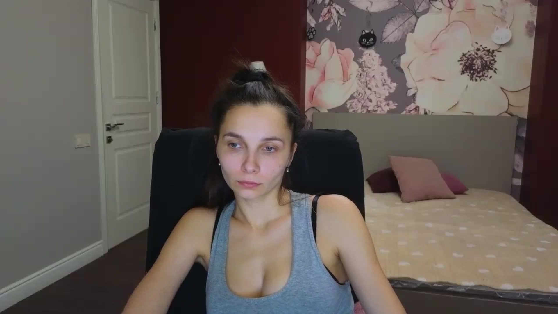 Gallery image thumbnail from Karina_Mils's myfreecams stream on, 12/07/2023, 12:04 image 12 of 20