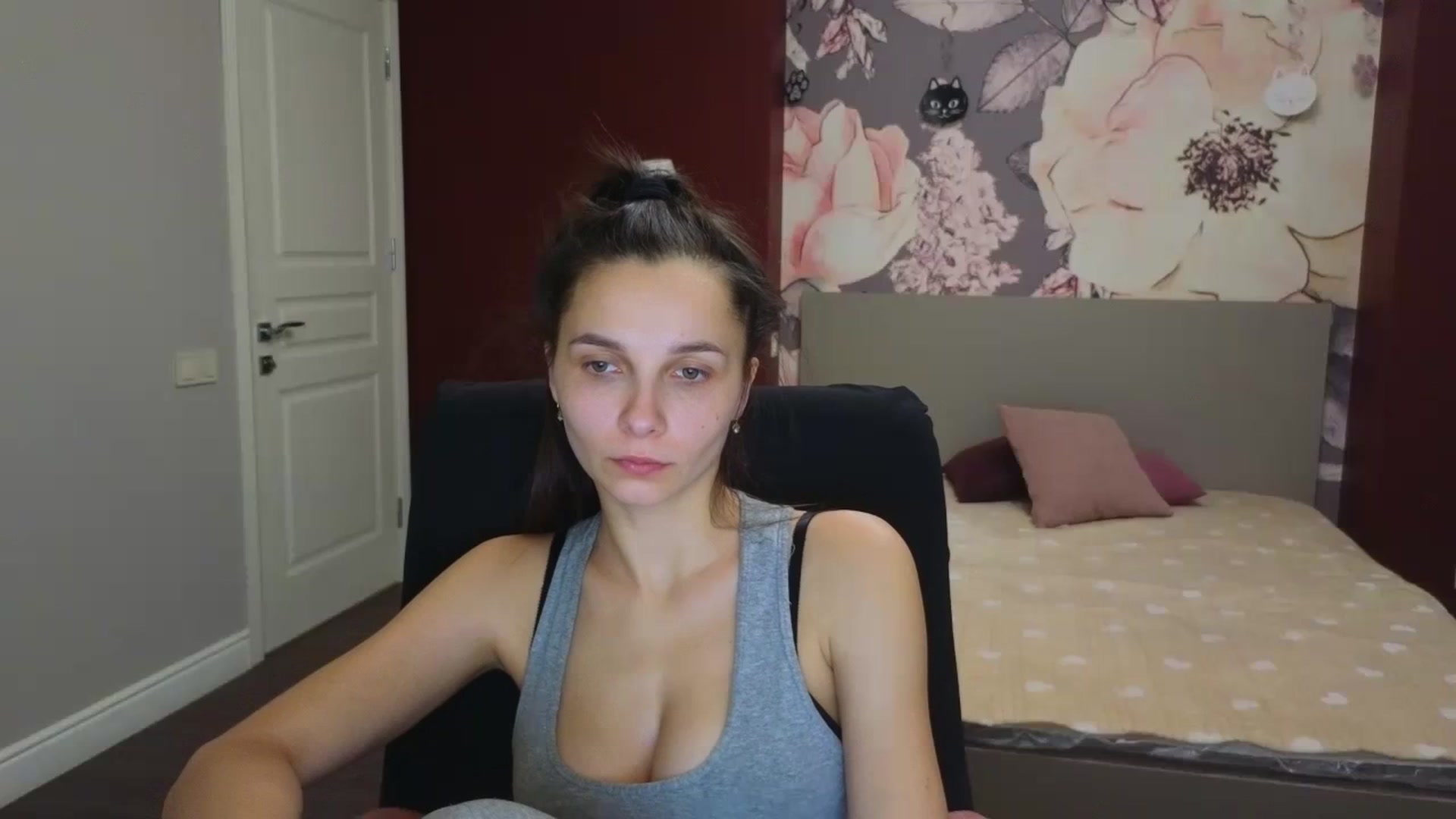 Gallery image thumbnail from Karina_Mils's myfreecams stream on, 12/07/2023, 12:04 image 1 of 20