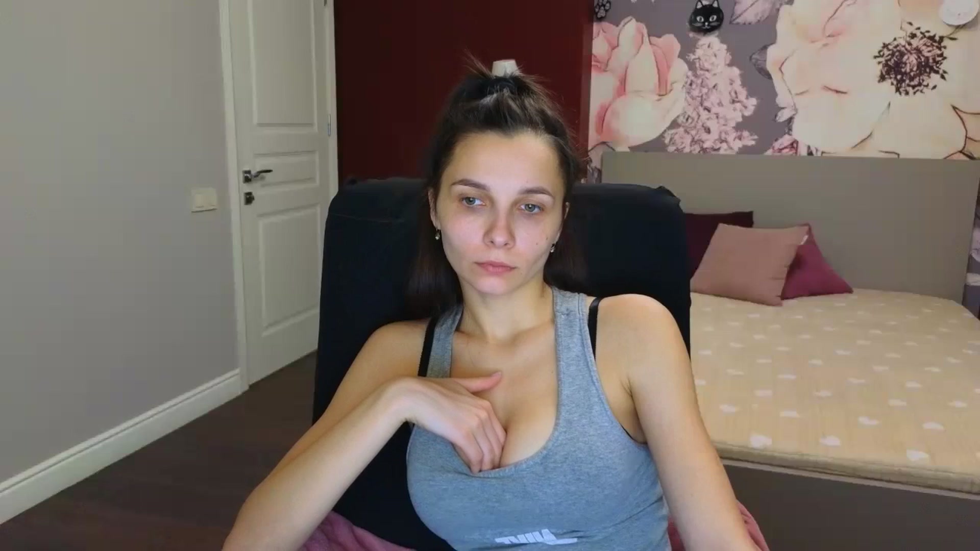 Gallery image thumbnail from Karina_Mils's myfreecams stream on, 12/08/2023, 15:22 image 11 of 20