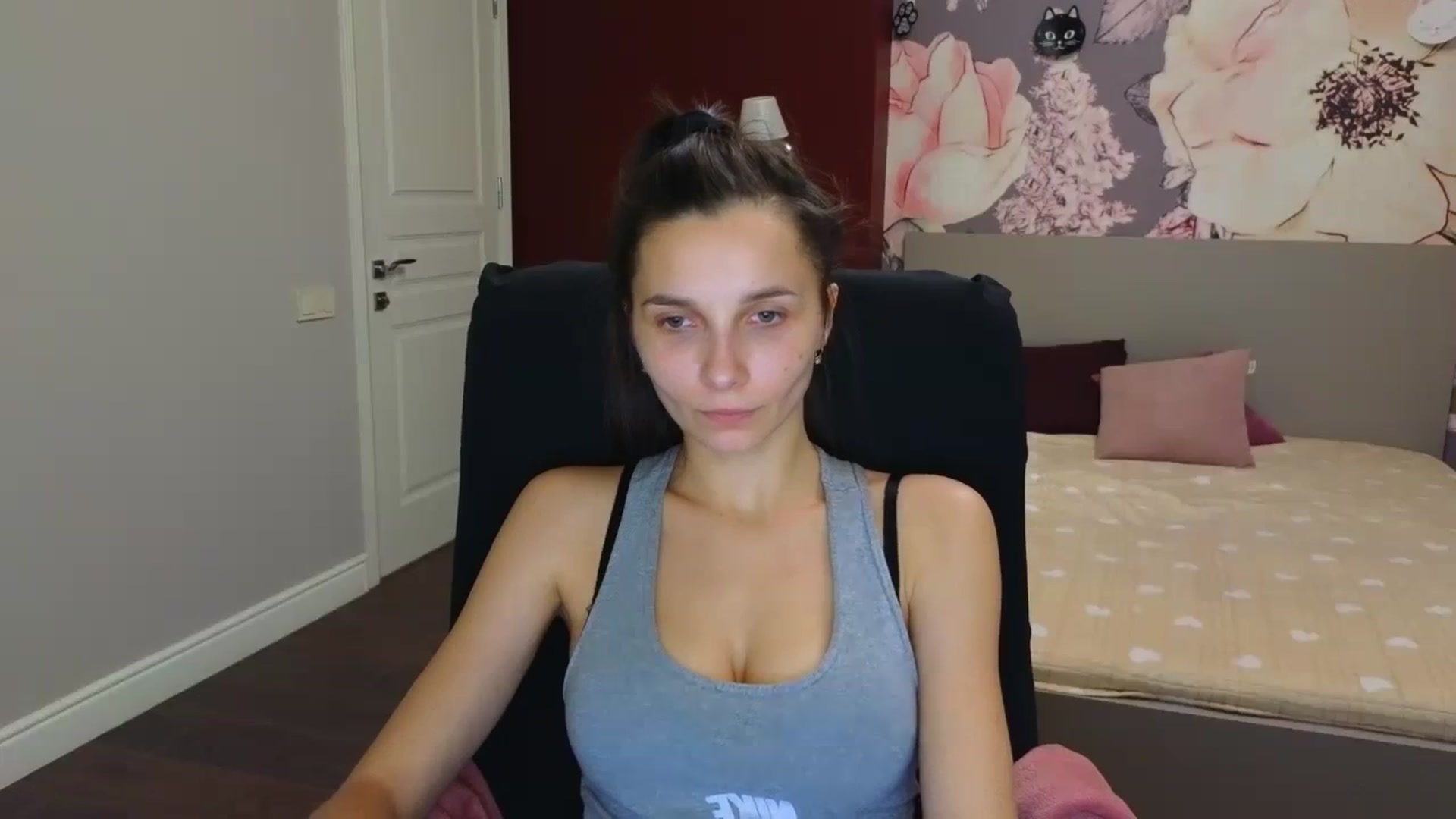 Gallery image thumbnail from Karina_Mils's myfreecams stream on, 12/08/2023, 17:27 image 13 of 20