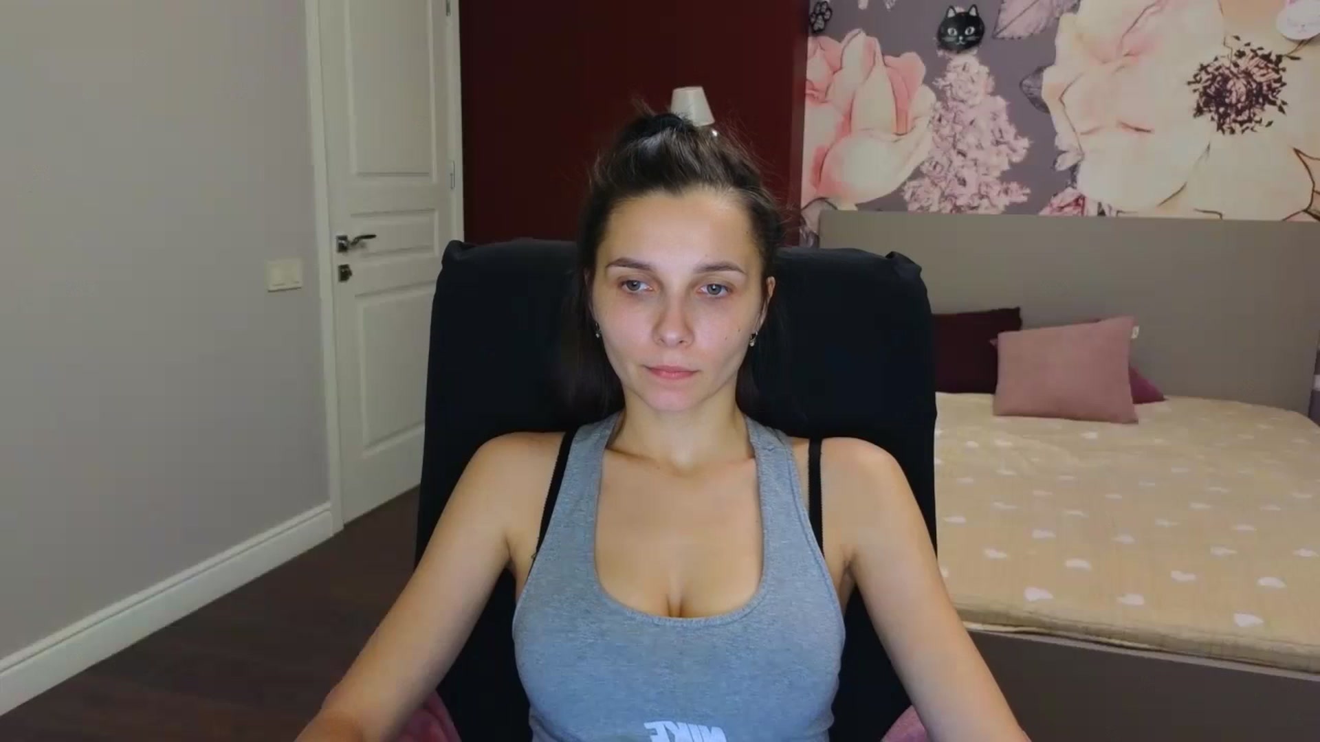 Gallery image thumbnail from Karina_Mils's myfreecams stream on, 12/08/2023, 17:27 image 15 of 20