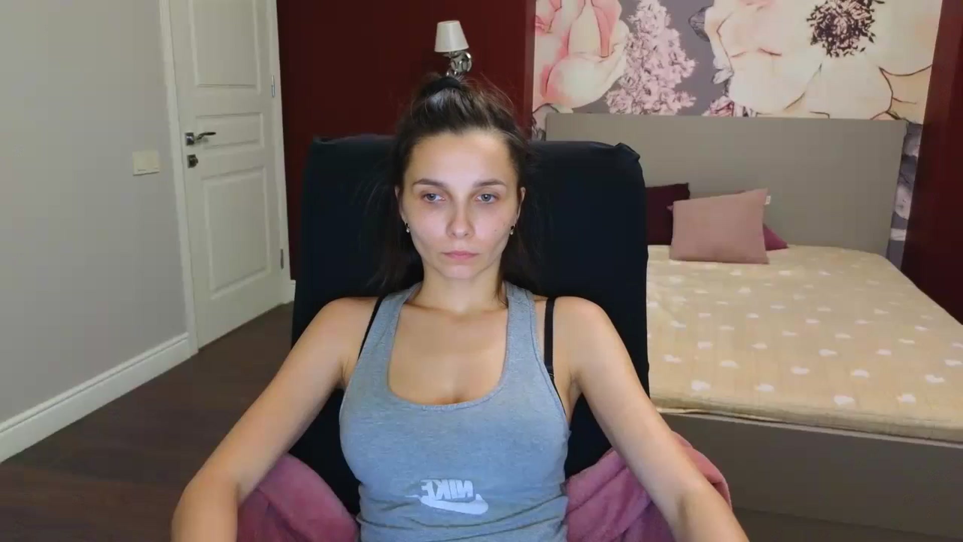 Gallery image thumbnail from Karina_Mils's myfreecams stream on, 12/08/2023, 19:25 image 17 of 20