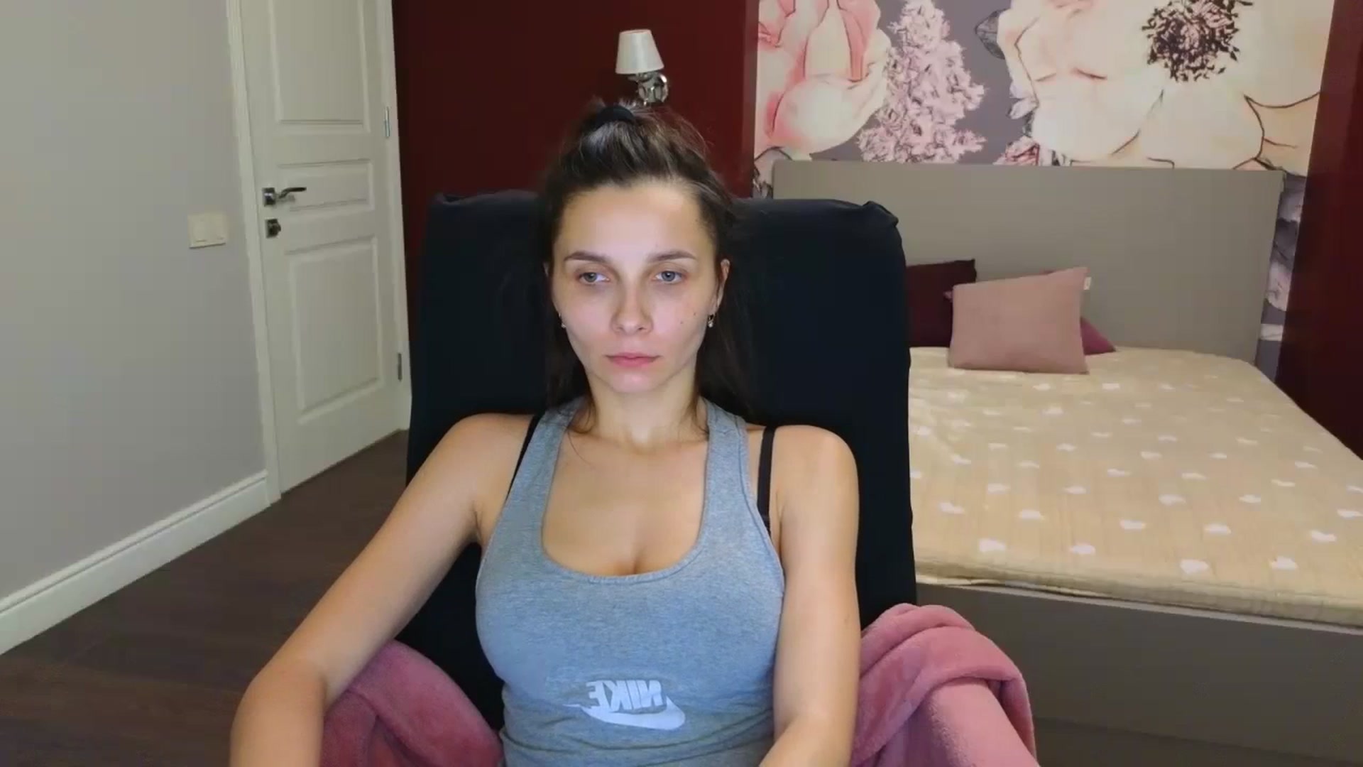 Gallery image thumbnail from Karina_Mils's myfreecams stream on, 12/08/2023, 19:25 image 14 of 20