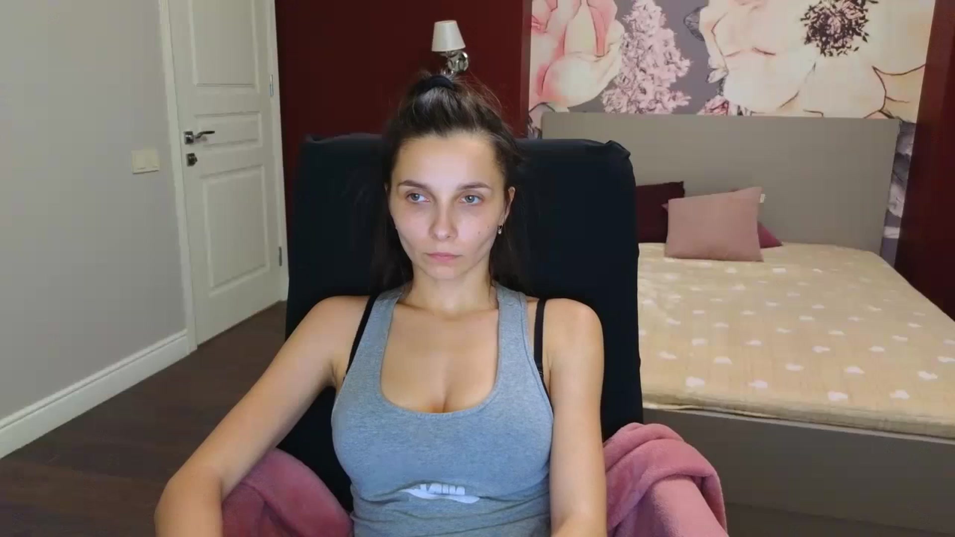 Gallery image thumbnail from Karina_Mils's myfreecams stream on, 12/08/2023, 19:25 image 18 of 20