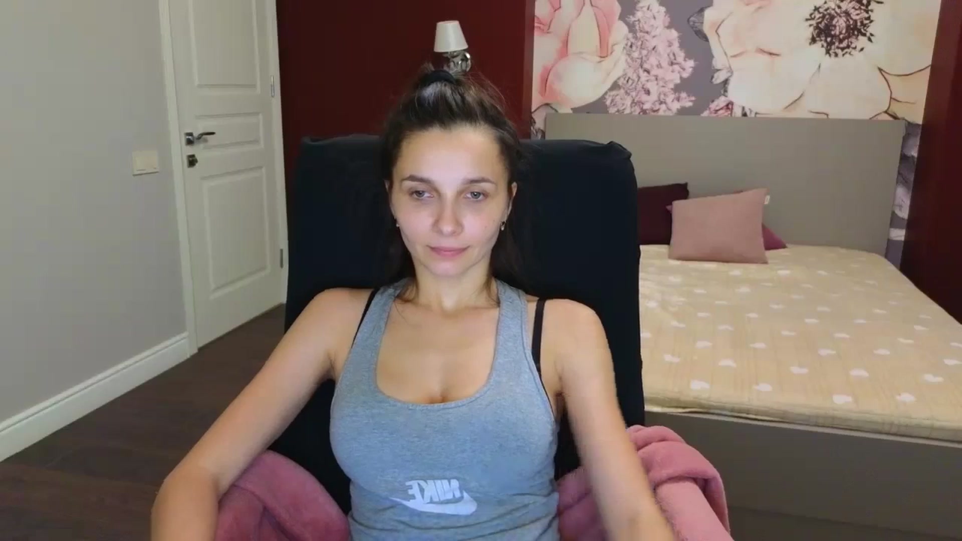 Gallery image thumbnail from Karina_Mils's myfreecams stream on, 12/08/2023, 19:25 image 13 of 20