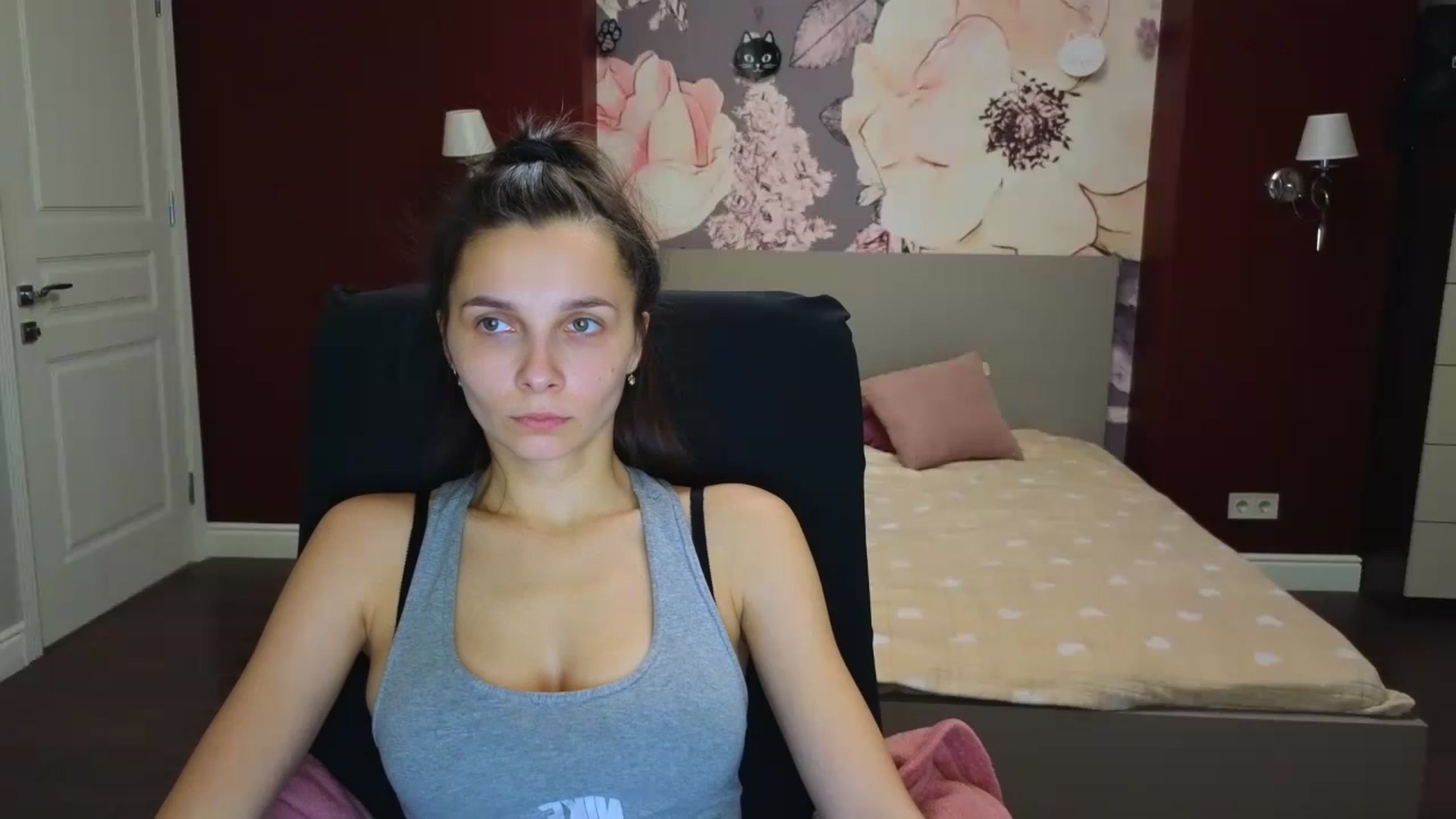 Gallery image thumbnail from Karina_Mils's myfreecams stream on, 12/09/2023, 16:00 image 14 of 20