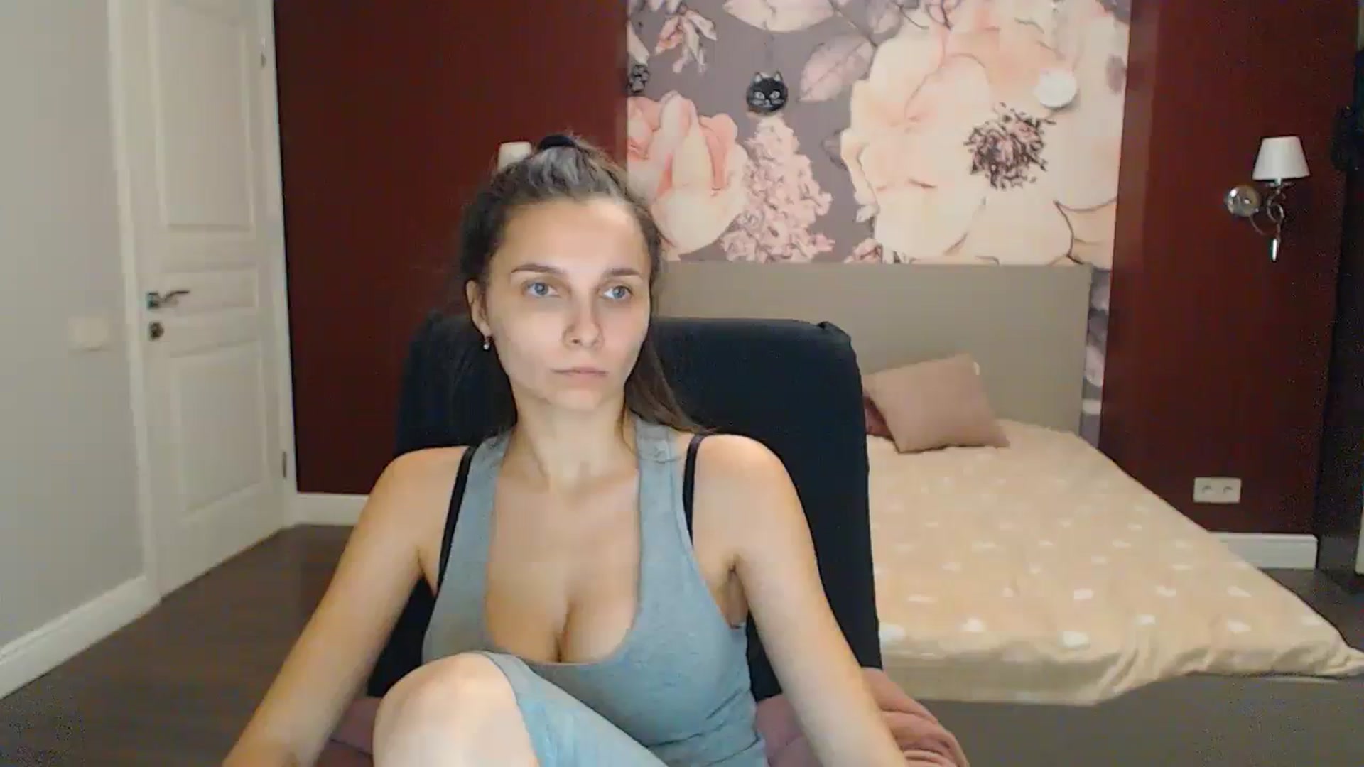 Gallery image thumbnail from Karina_Mils's myfreecams stream on, 12/09/2023, 18:13 image 4 of 20