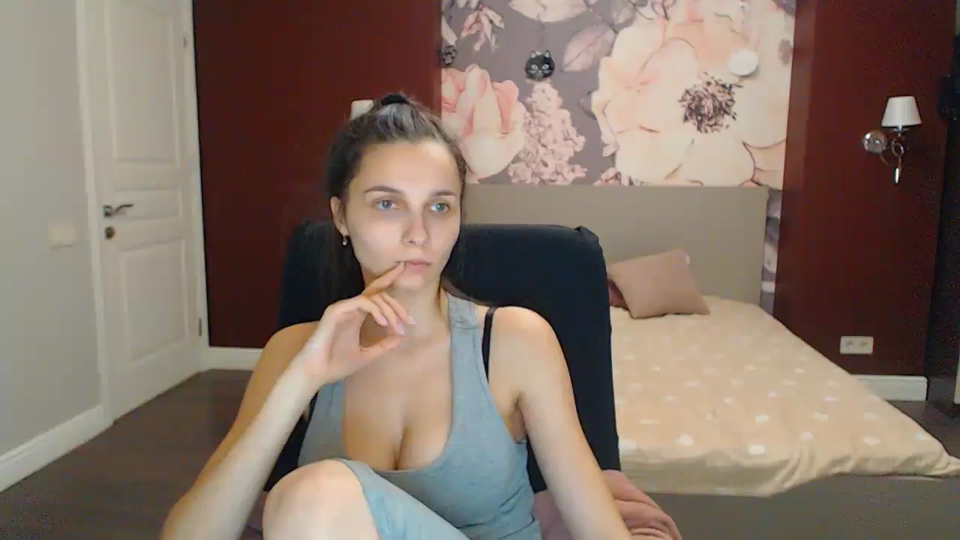 Gallery image thumbnail from Karina_Mils's myfreecams stream on, 12/09/2023, 18:13 image 6 of 20