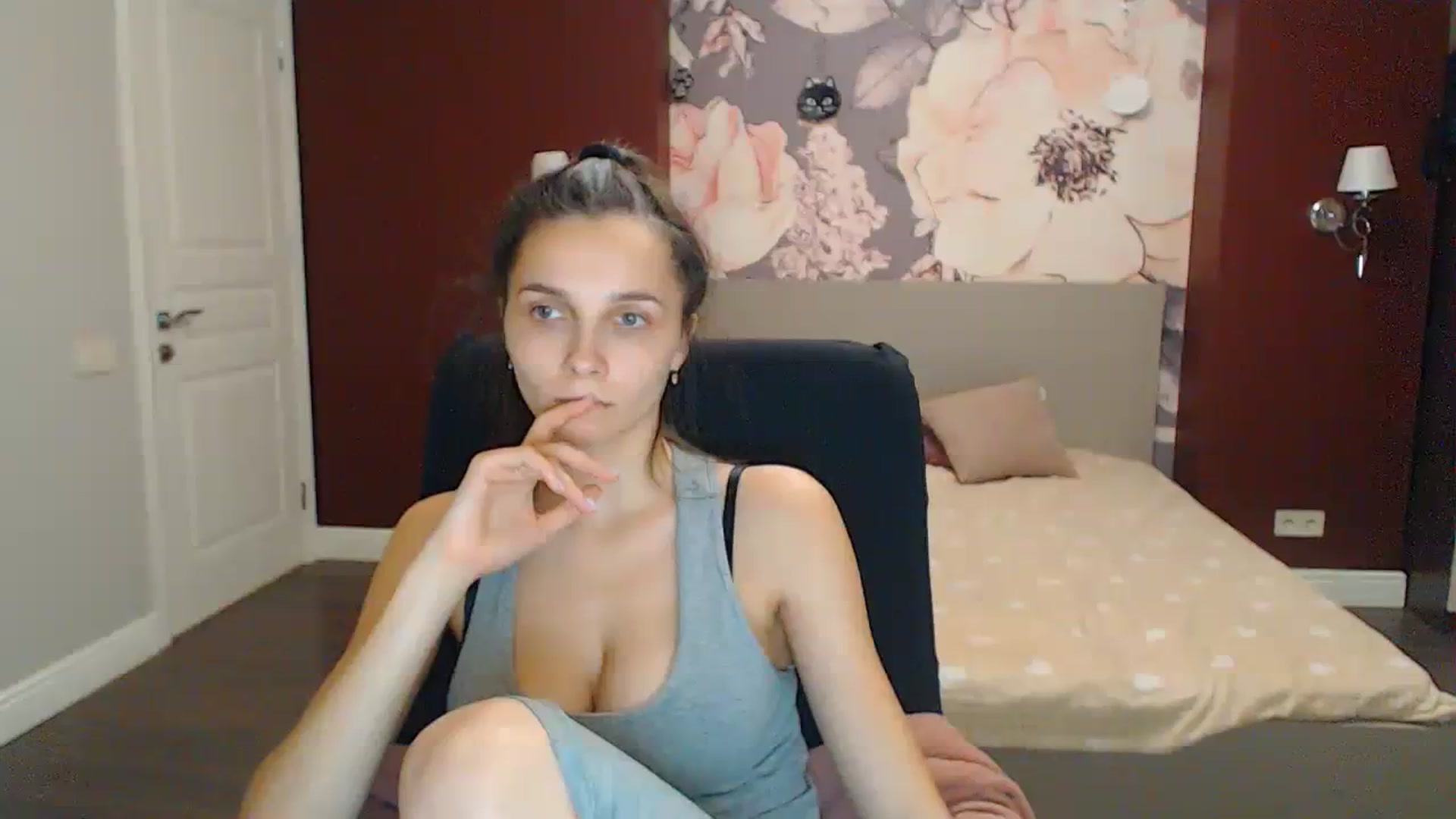 Gallery image thumbnail from Karina_Mils's myfreecams stream on, 12/09/2023, 18:13 image 8 of 20