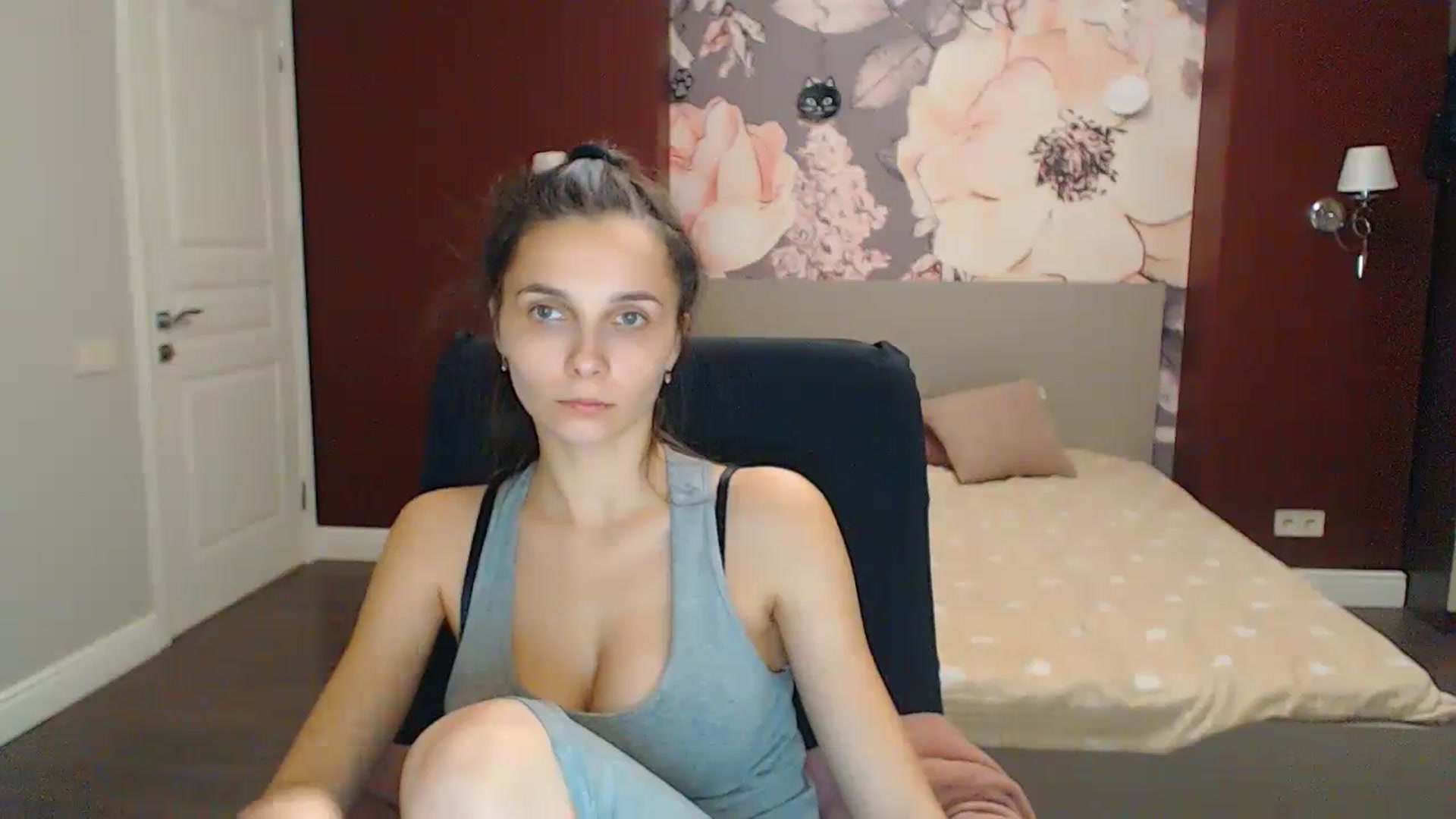 Gallery image thumbnail from Karina_Mils's myfreecams stream on, 12/09/2023, 18:13 image 14 of 20