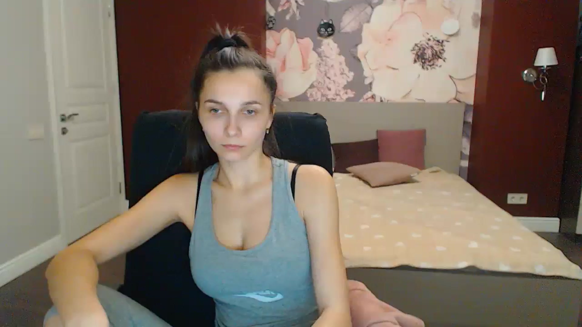 Gallery image thumbnail from Karina_Mils's myfreecams stream on, 12/10/2023, 14:08 image 16 of 20