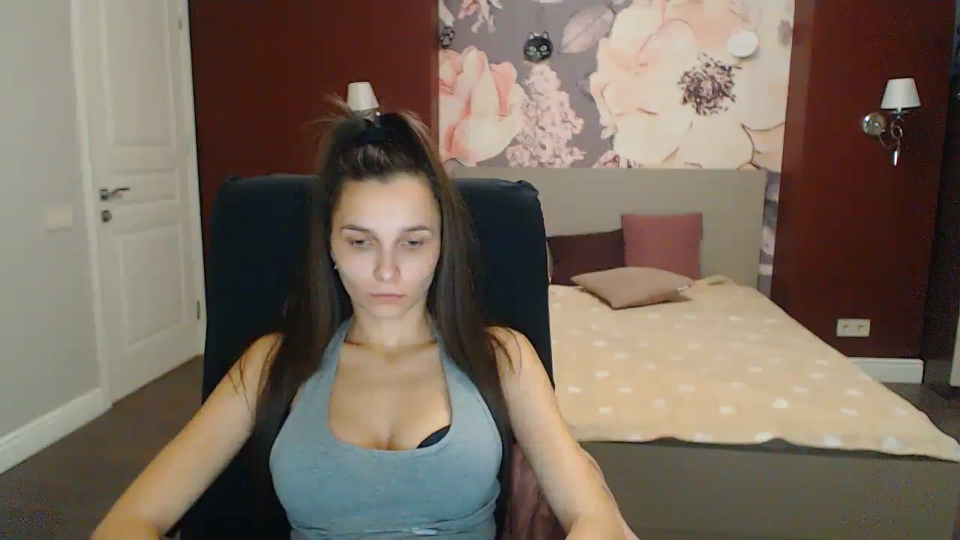 Gallery image thumbnail from Karina_Mils's myfreecams stream on, 12/10/2023, 14:08 image 8 of 20