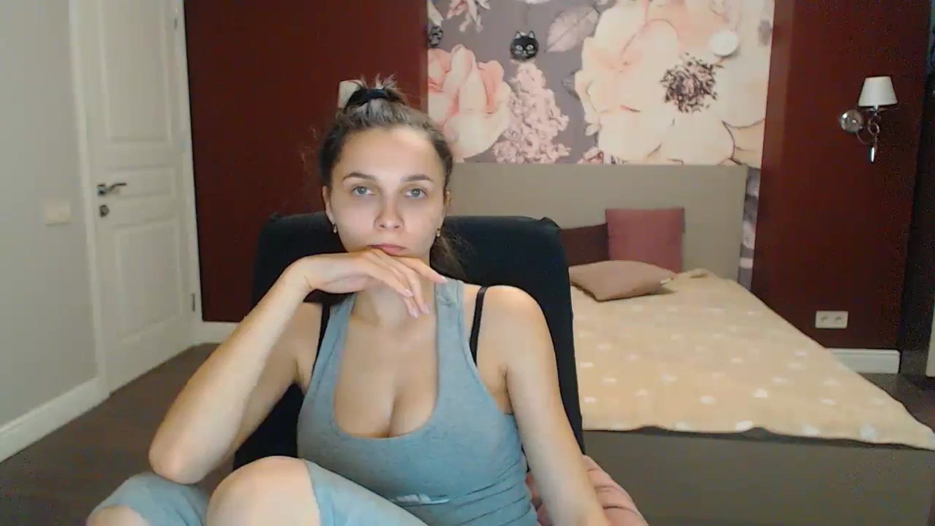 Gallery image thumbnail from Karina_Mils's myfreecams stream on, 12/10/2023, 14:08 image 4 of 20