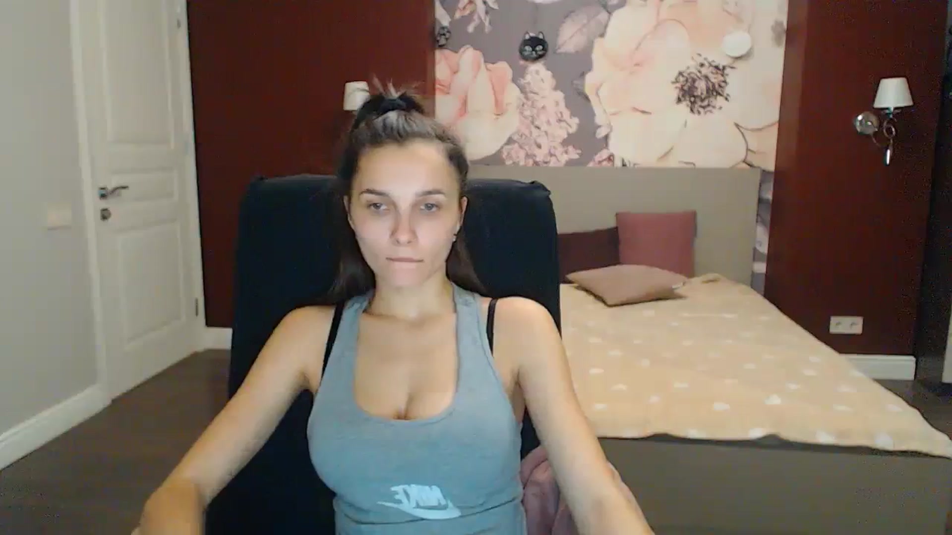 Gallery image thumbnail from Karina_Mils's myfreecams stream on, 12/10/2023, 14:08 image 14 of 20