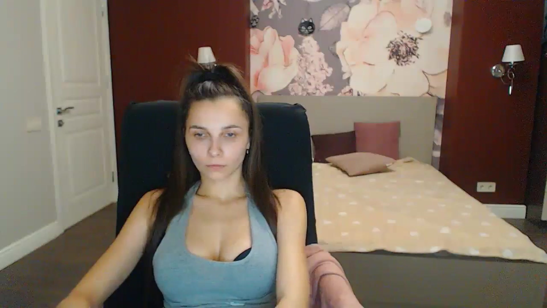 Gallery image thumbnail from Karina_Mils's myfreecams stream on, 12/10/2023, 14:08 image 9 of 20