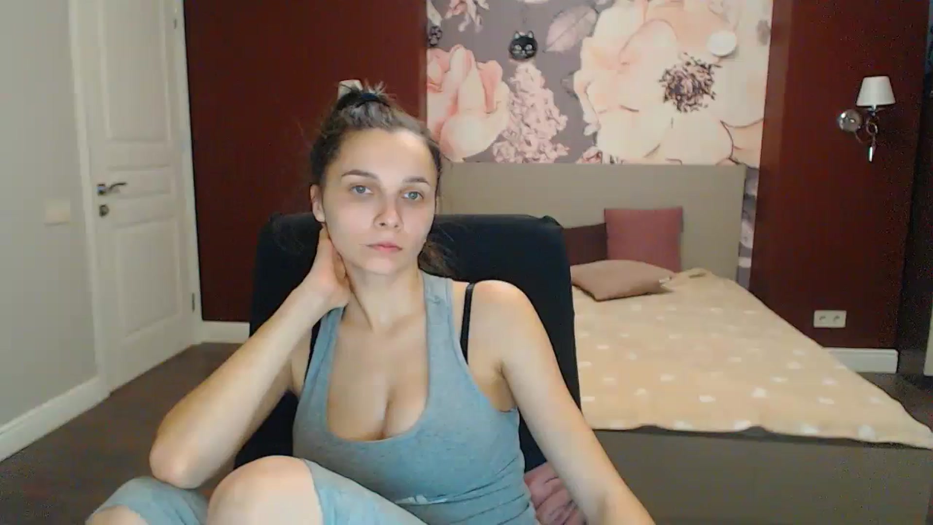 Gallery image thumbnail from Karina_Mils's myfreecams stream on, 12/10/2023, 14:08 image 5 of 20