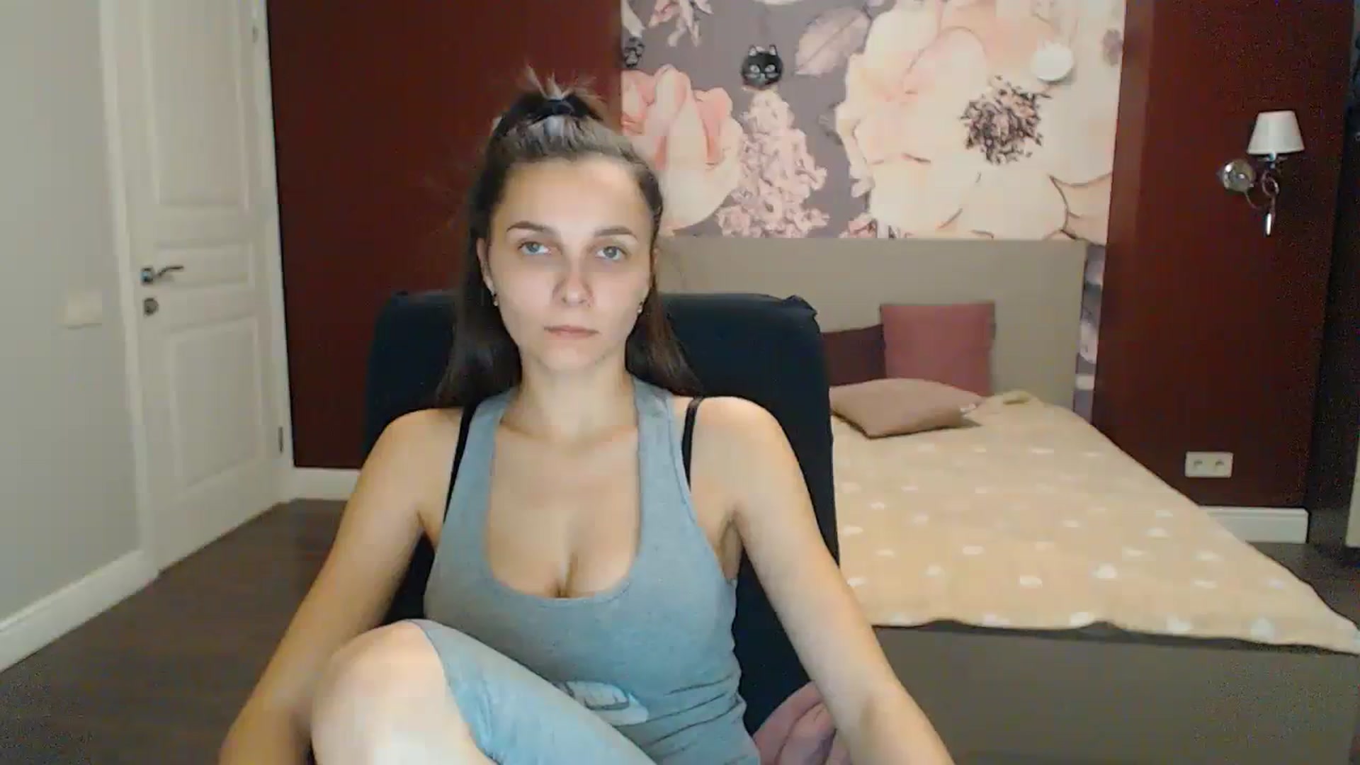 Gallery image thumbnail from Karina_Mils's myfreecams stream on, 12/10/2023, 14:08 image 13 of 20