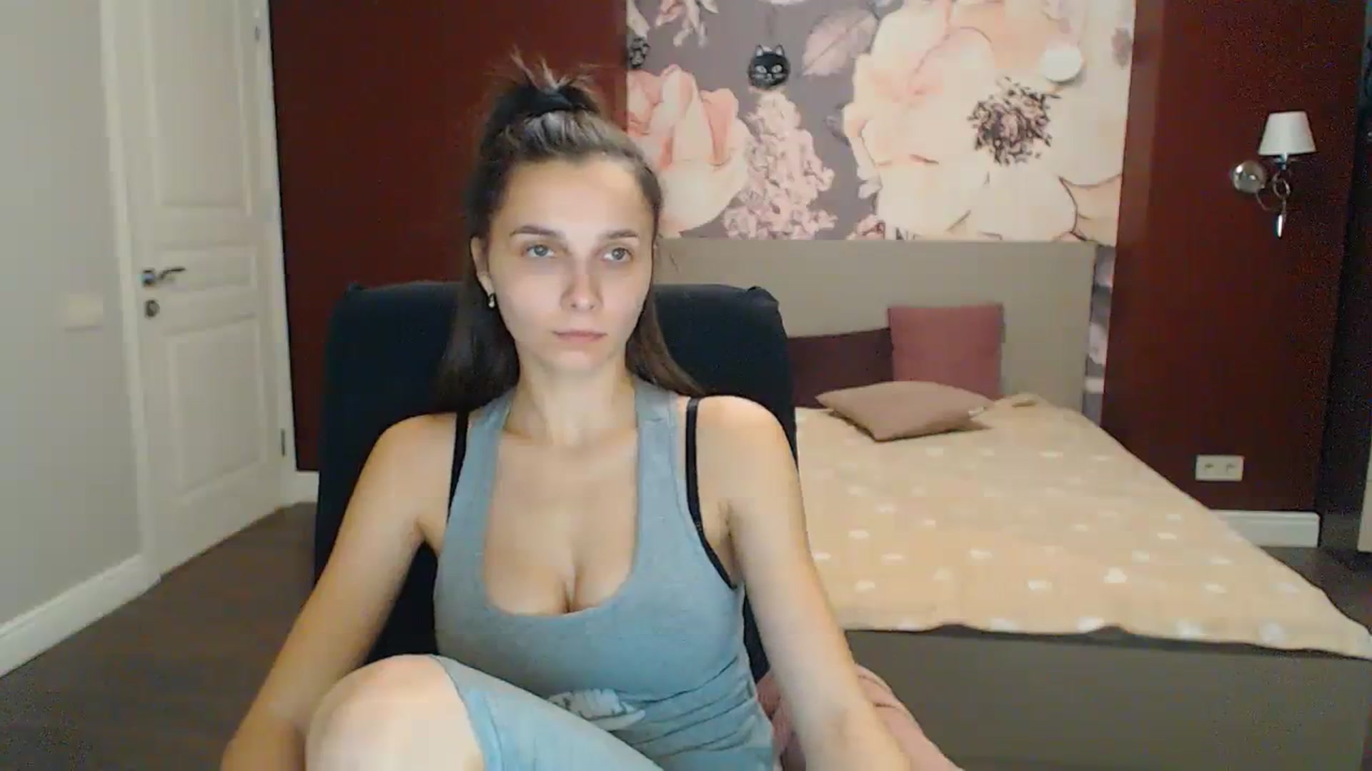 Gallery image thumbnail from Karina_Mils's myfreecams stream on, 12/10/2023, 14:08 image 11 of 20