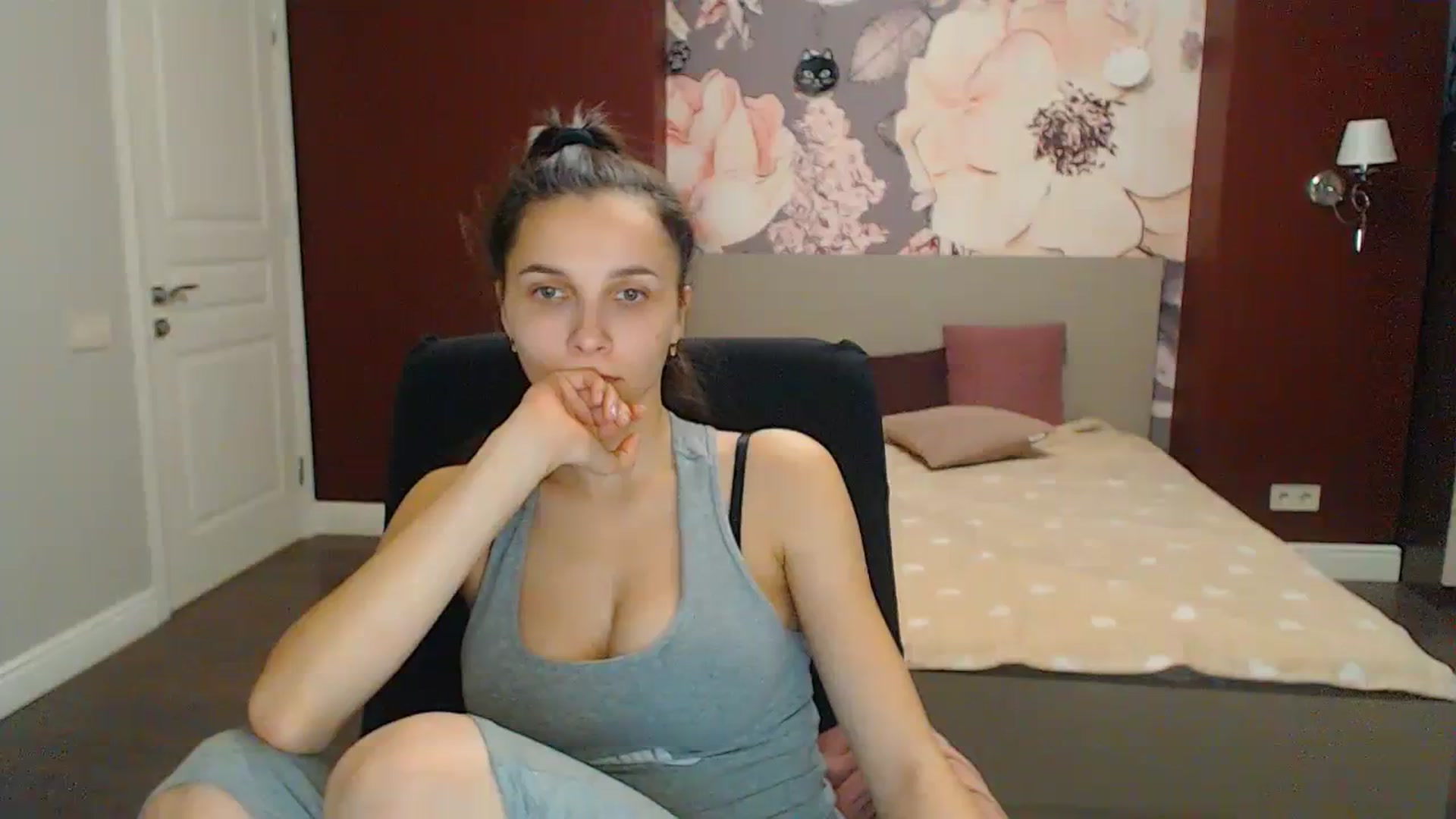 Gallery image thumbnail from Karina_Mils's myfreecams stream on, 12/10/2023, 14:08 image 3 of 20