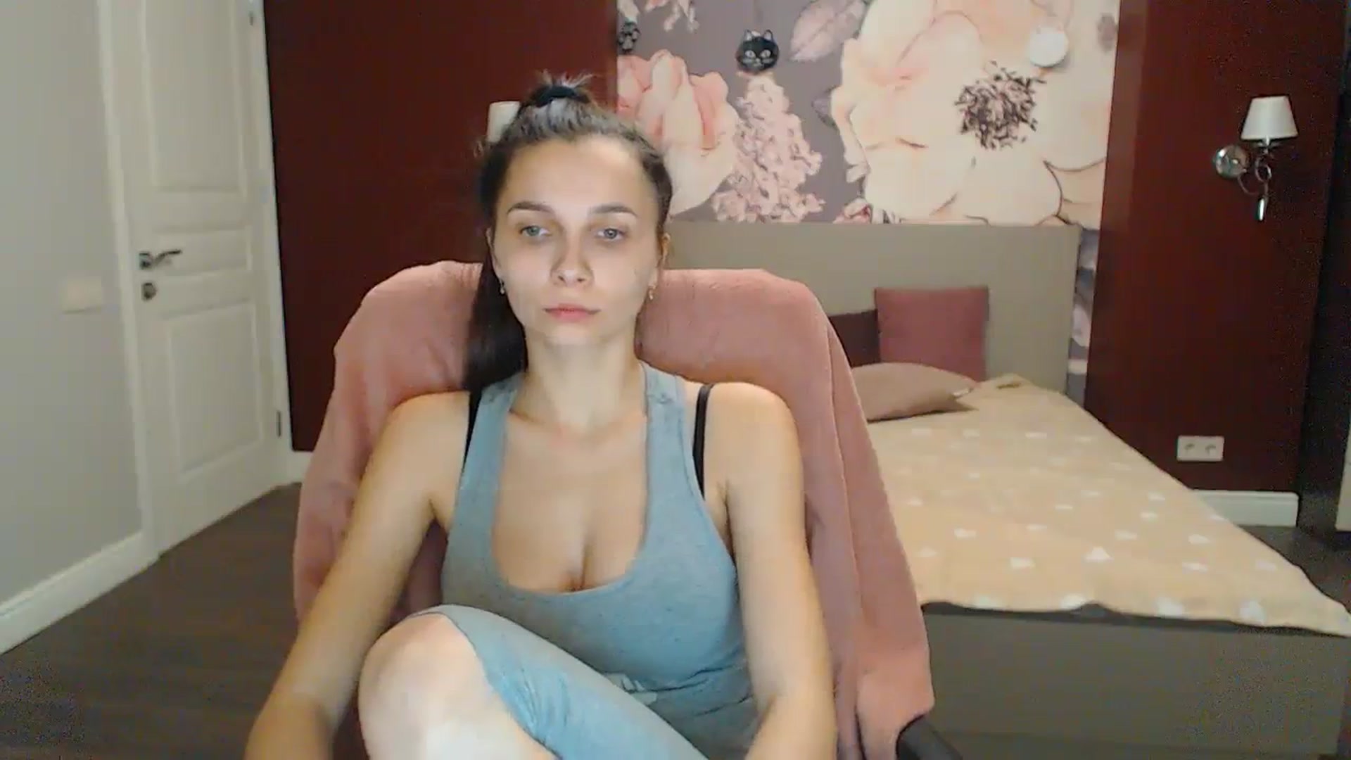 Gallery image thumbnail from Karina_Mils's myfreecams stream on, 12/10/2023, 14:39 image 3 of 20