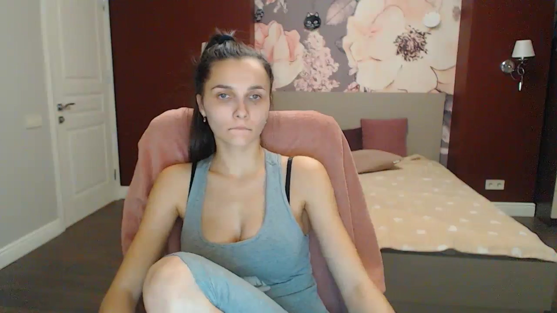 Gallery image thumbnail from Karina_Mils's myfreecams stream on, 12/10/2023, 14:39 image 8 of 20
