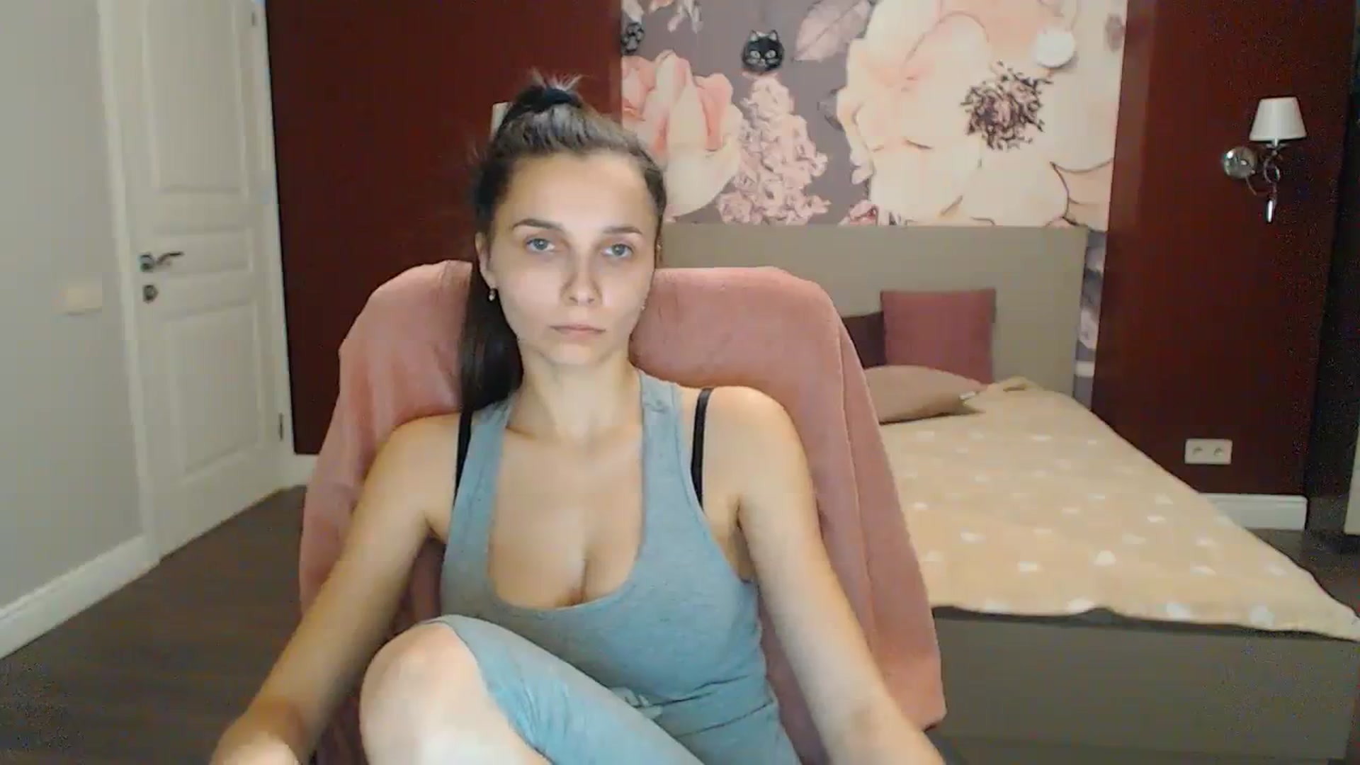 Gallery image thumbnail from Karina_Mils's myfreecams stream on, 12/10/2023, 14:39 image 12 of 20