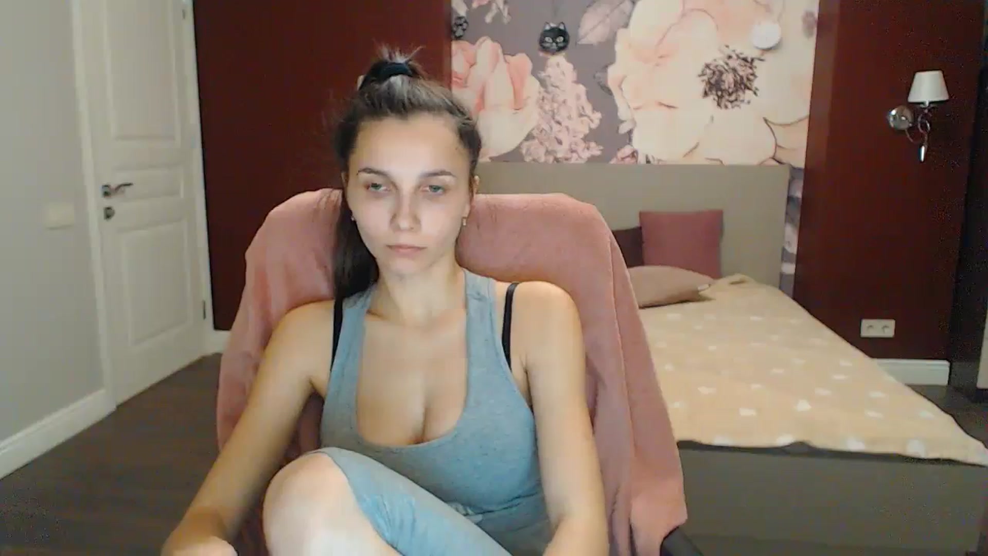 Gallery image thumbnail from Karina_Mils's myfreecams stream on, 12/10/2023, 14:39 image 11 of 20