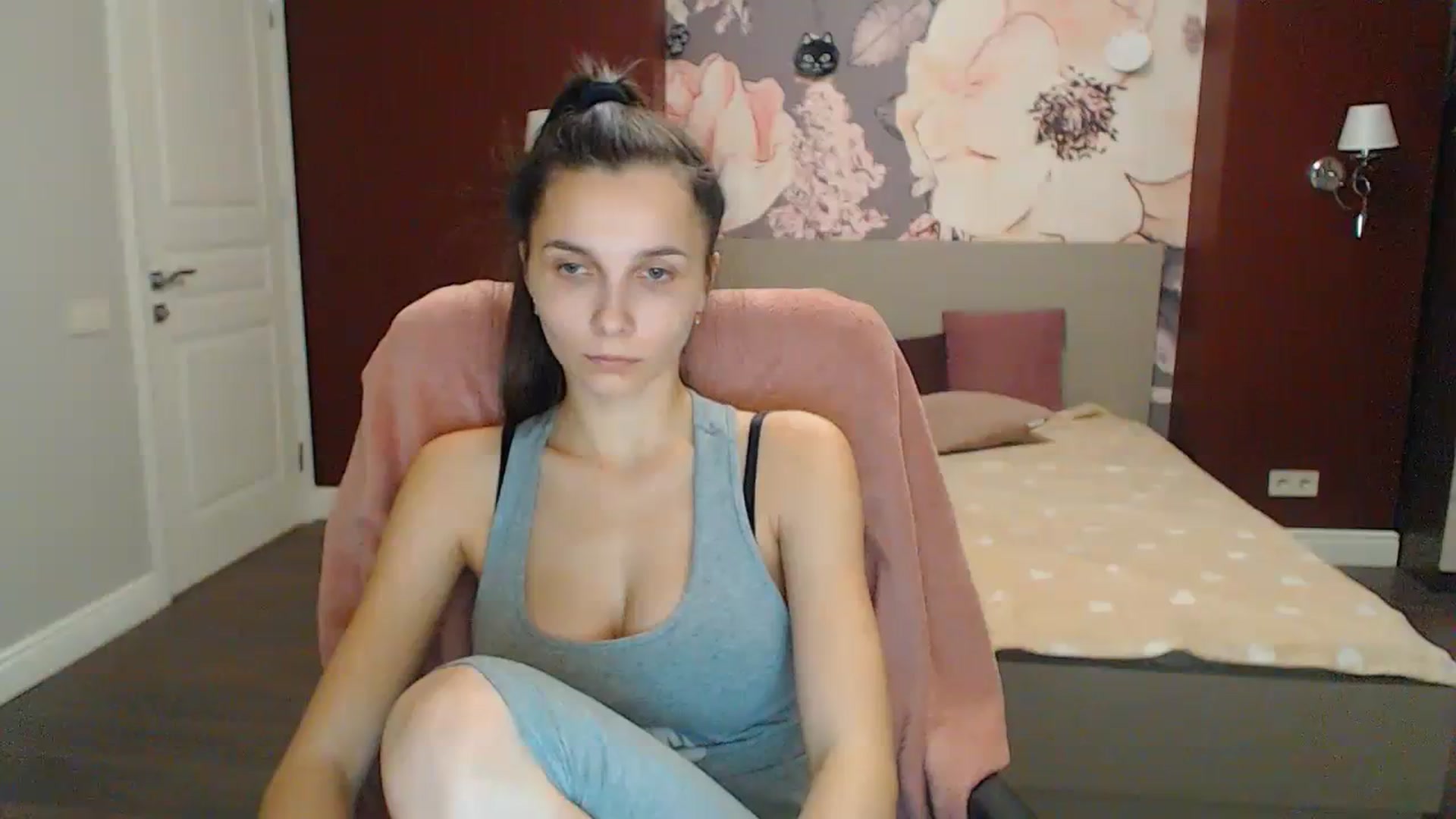 Gallery image thumbnail from Karina_Mils's myfreecams stream on, 12/10/2023, 14:39 image 5 of 20