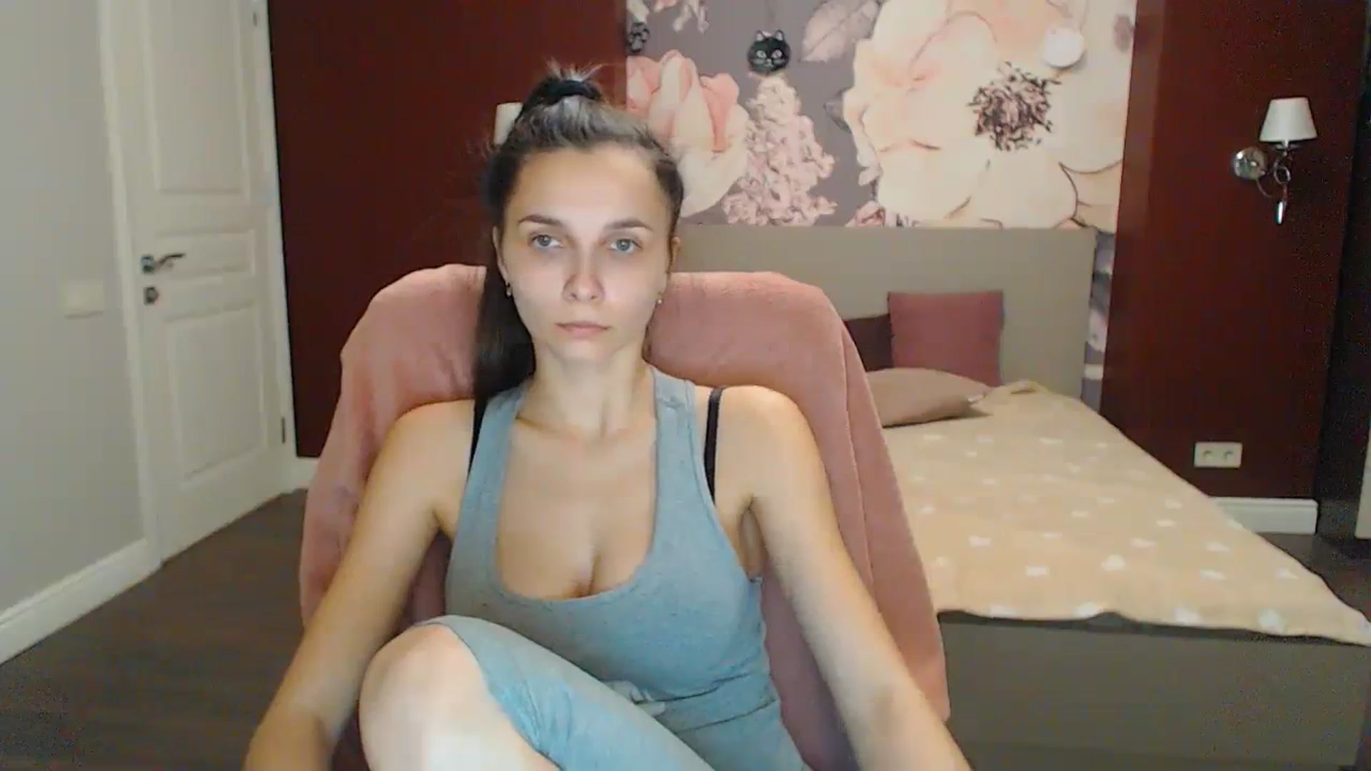 Gallery image thumbnail from Karina_Mils's myfreecams stream on, 12/10/2023, 14:39 image 4 of 20