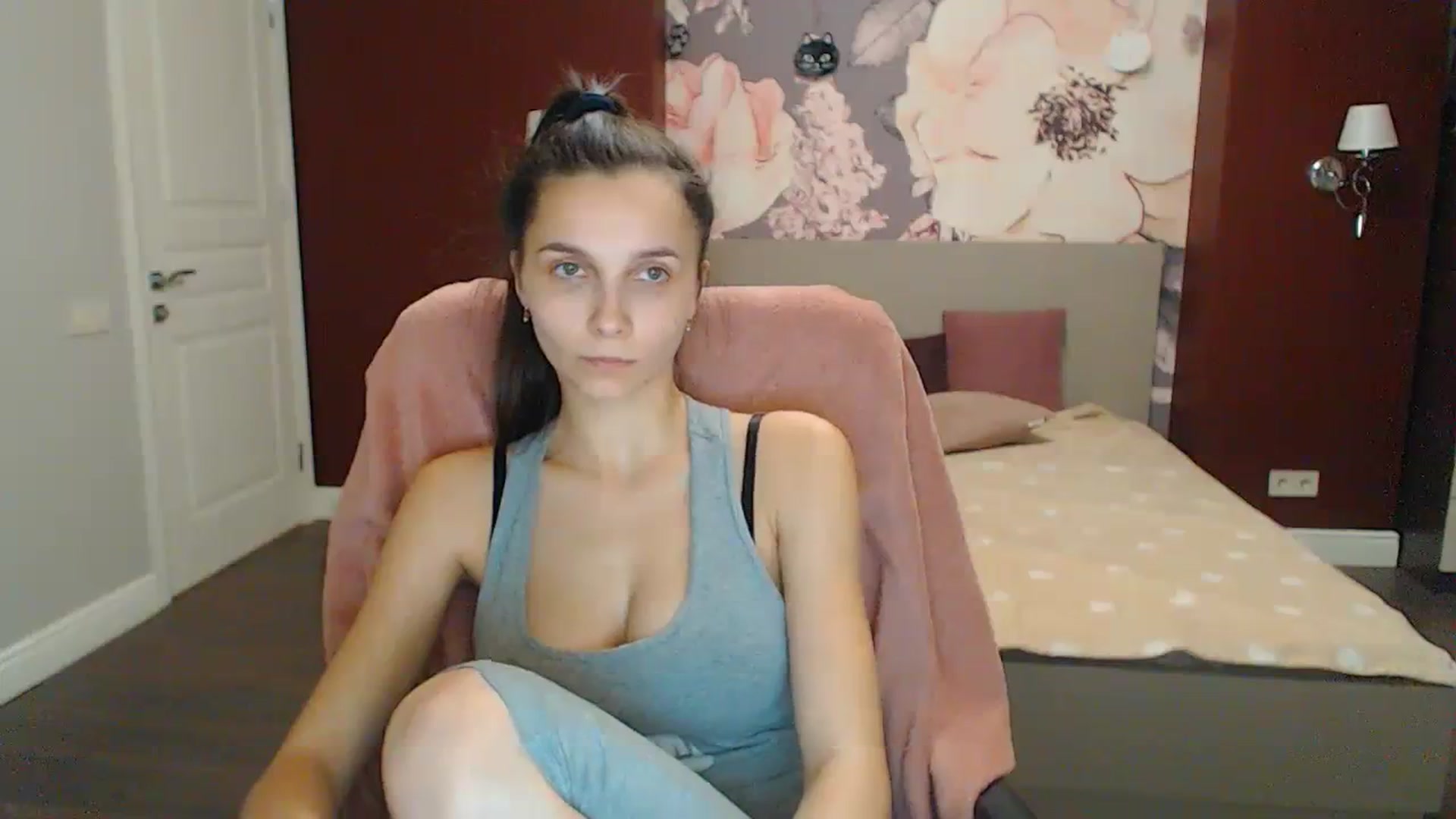 Gallery image thumbnail from Karina_Mils's myfreecams stream on, 12/10/2023, 14:39 image 14 of 20