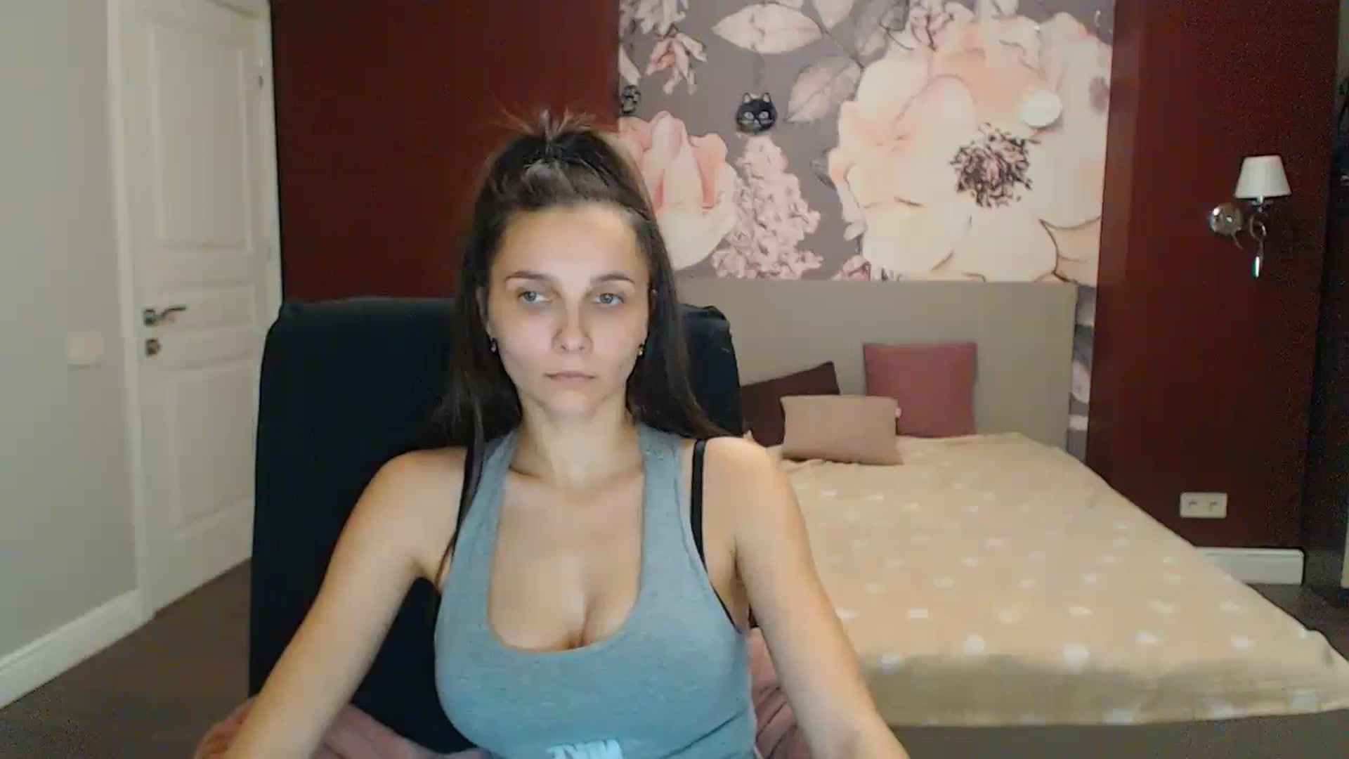 Gallery image thumbnail from Karina_Mils's myfreecams stream on, 12/10/2023, 17:18 image 12 of 20