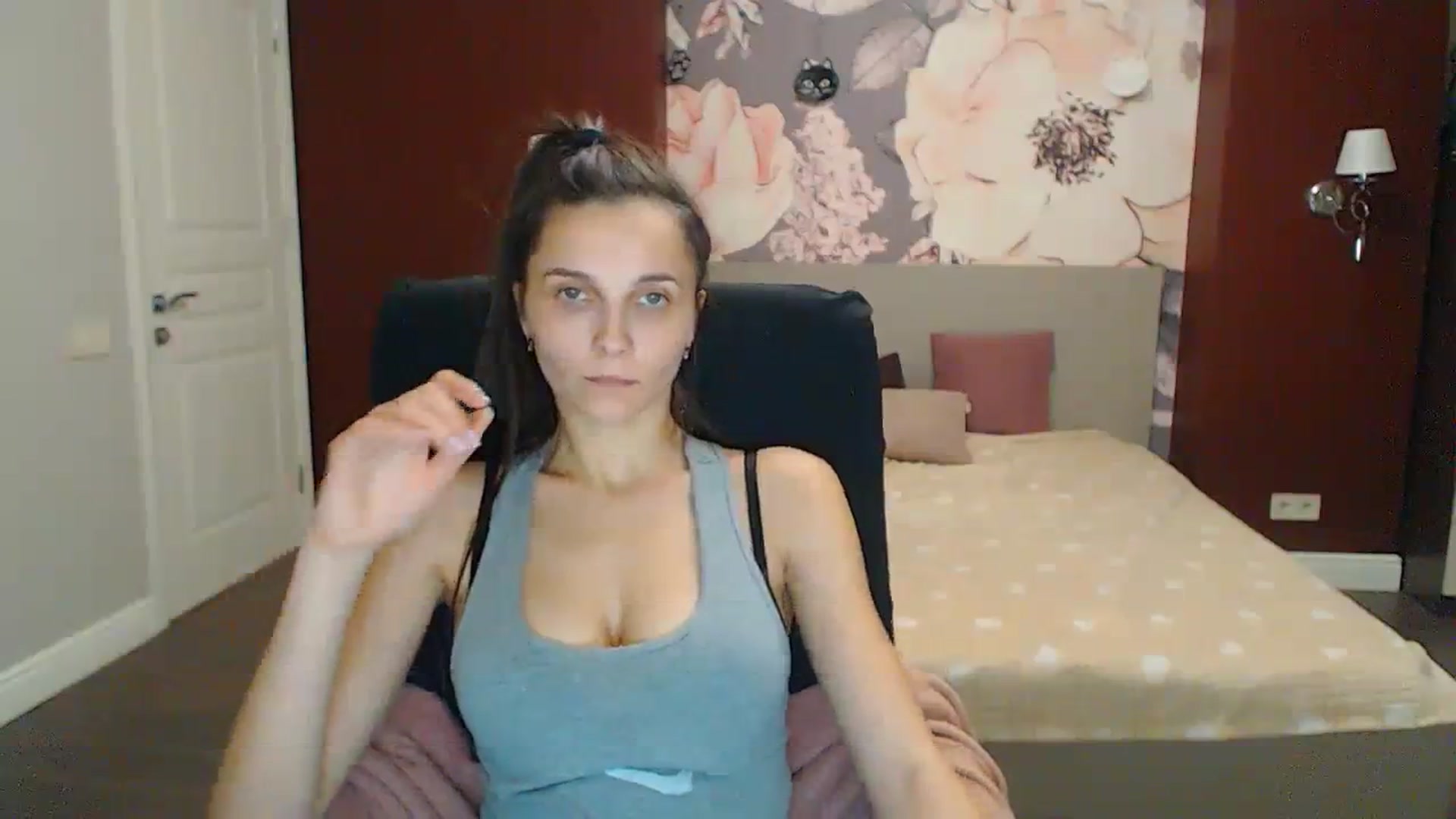 Gallery image thumbnail from Karina_Mils's myfreecams stream on, 12/10/2023, 17:18 image 18 of 20