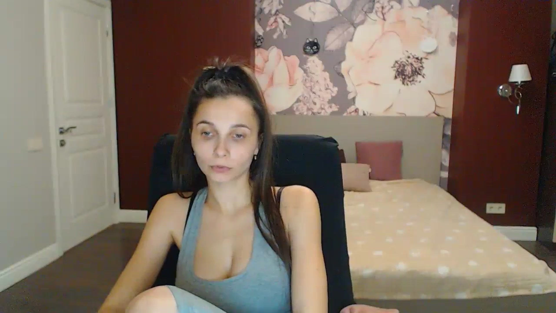Gallery image thumbnail from Karina_Mils's myfreecams stream on, 12/10/2023, 17:18 image 8 of 20