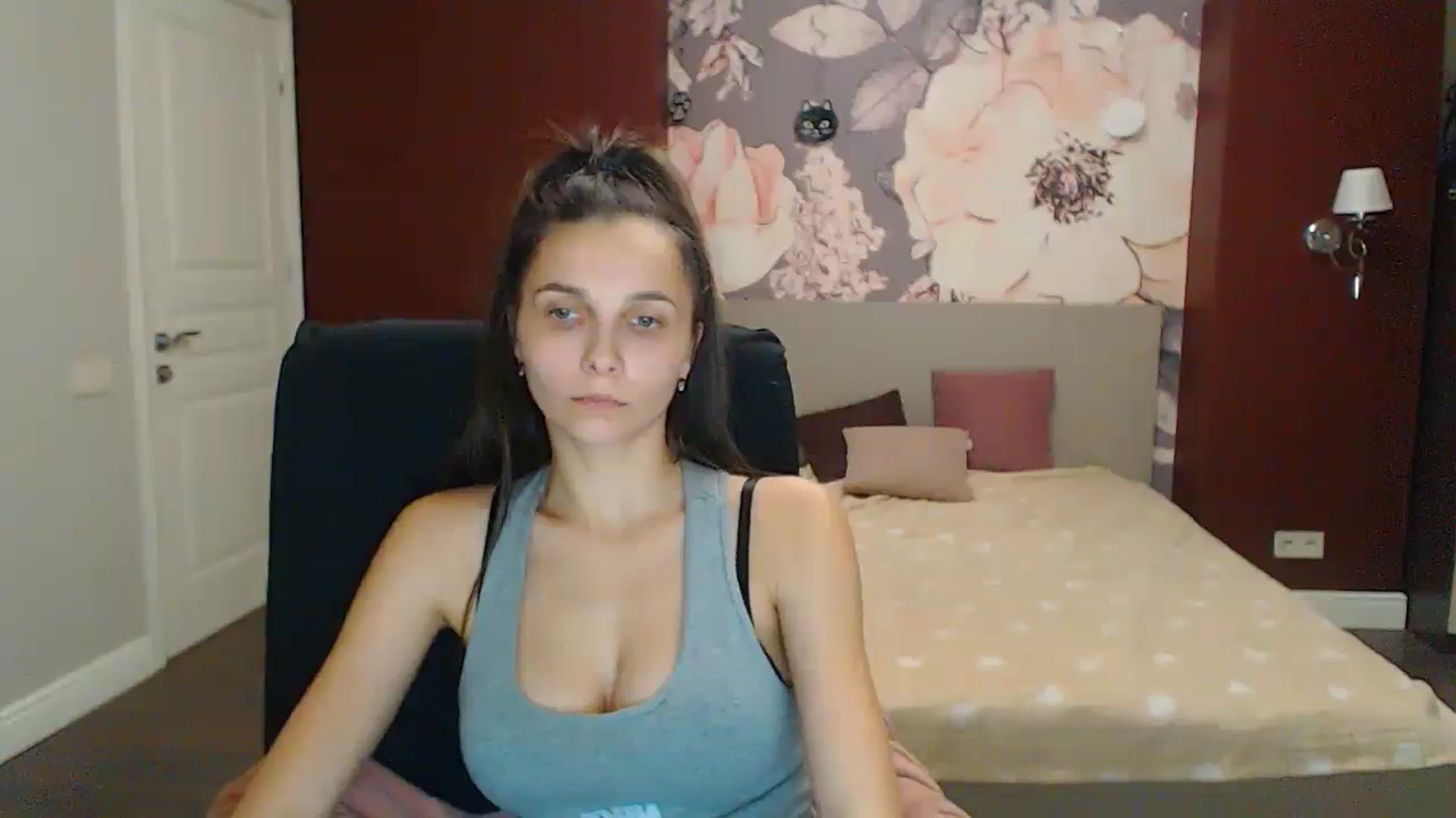 Gallery image thumbnail from Karina_Mils's myfreecams stream on, 12/10/2023, 17:18 image 13 of 20