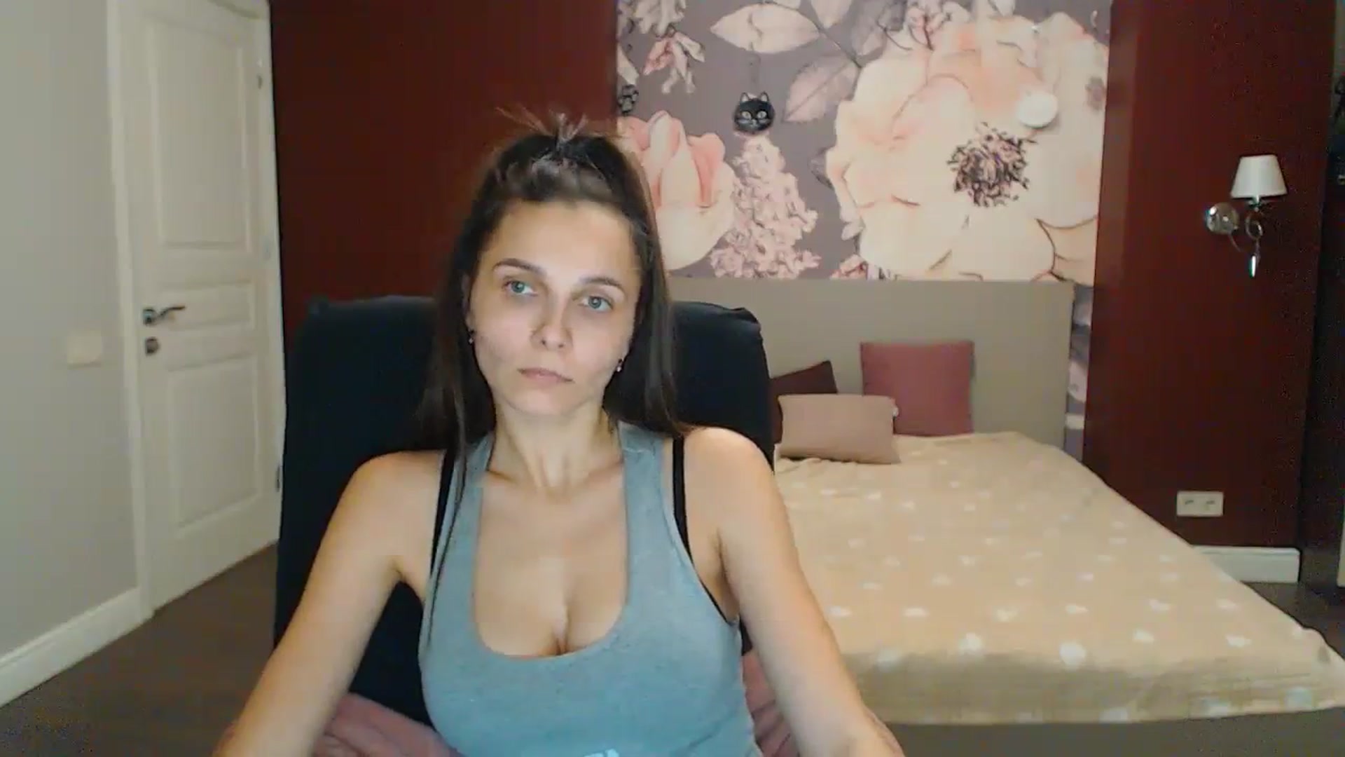 Gallery image thumbnail from Karina_Mils's myfreecams stream on, 12/10/2023, 17:18 image 11 of 20