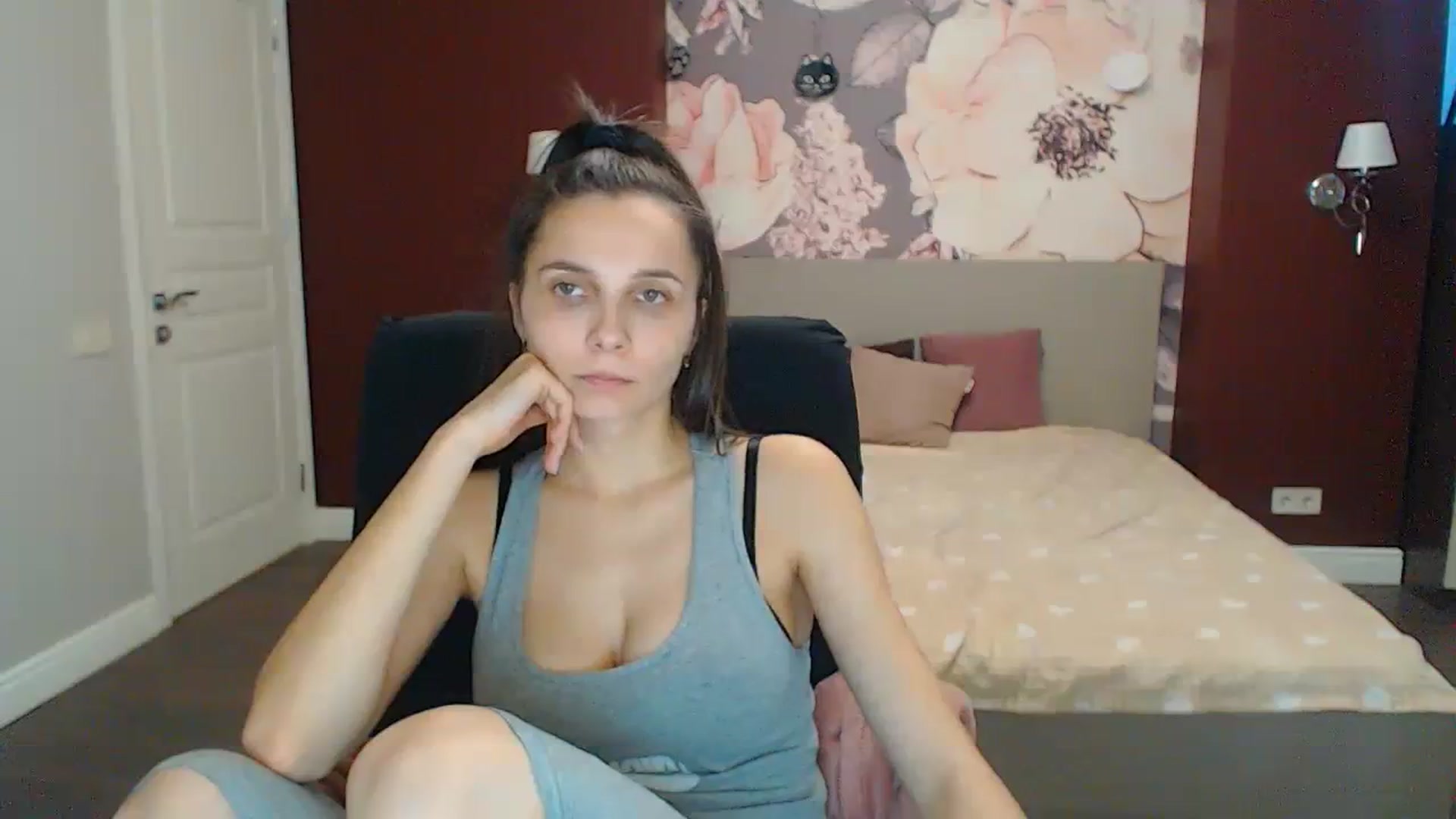 Gallery image thumbnail from Karina_Mils's myfreecams stream on, 12/11/2023, 10:35 image 17 of 20