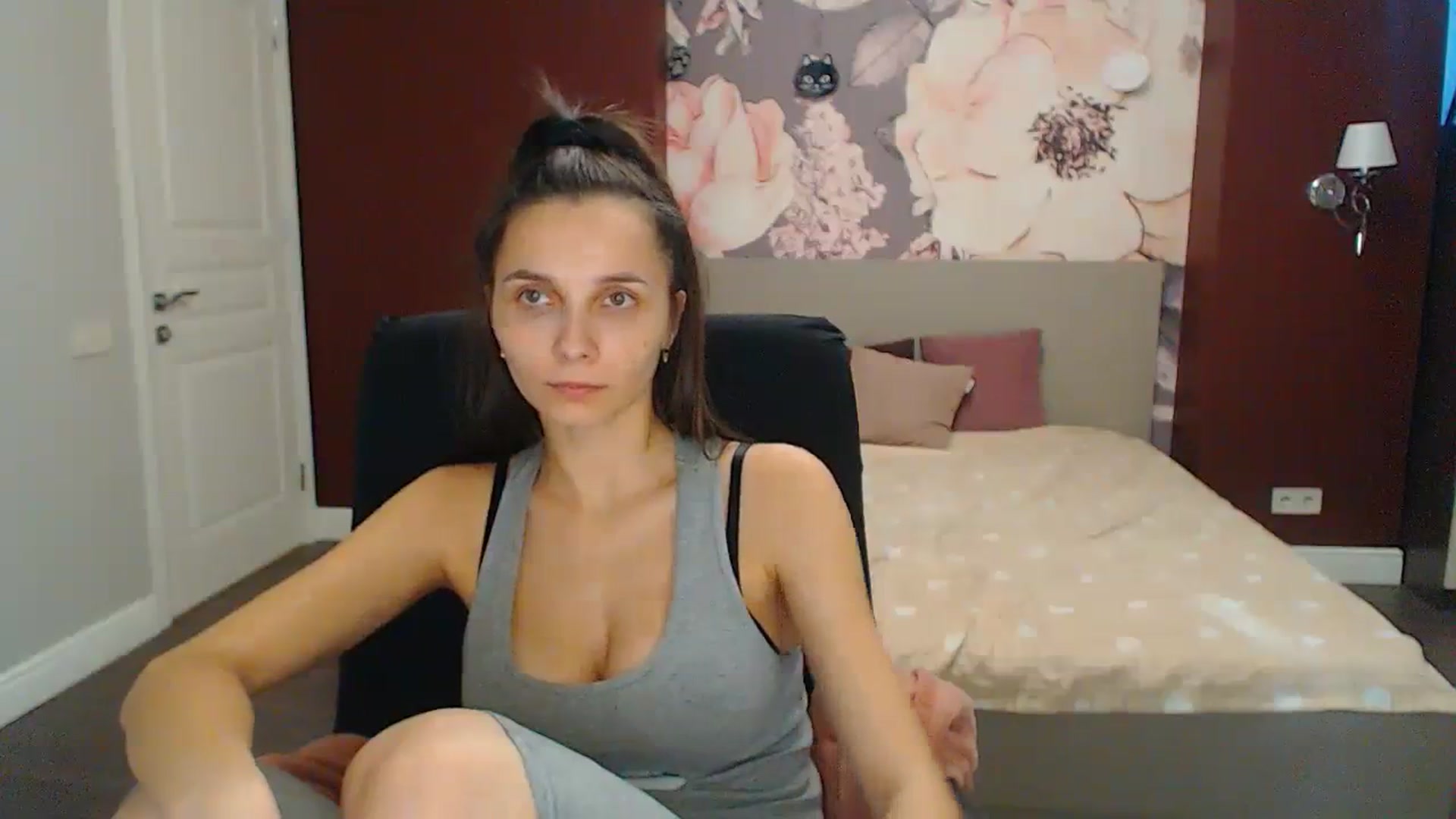 Gallery image thumbnail from Karina_Mils's myfreecams stream on, 12/11/2023, 10:35 image 19 of 20