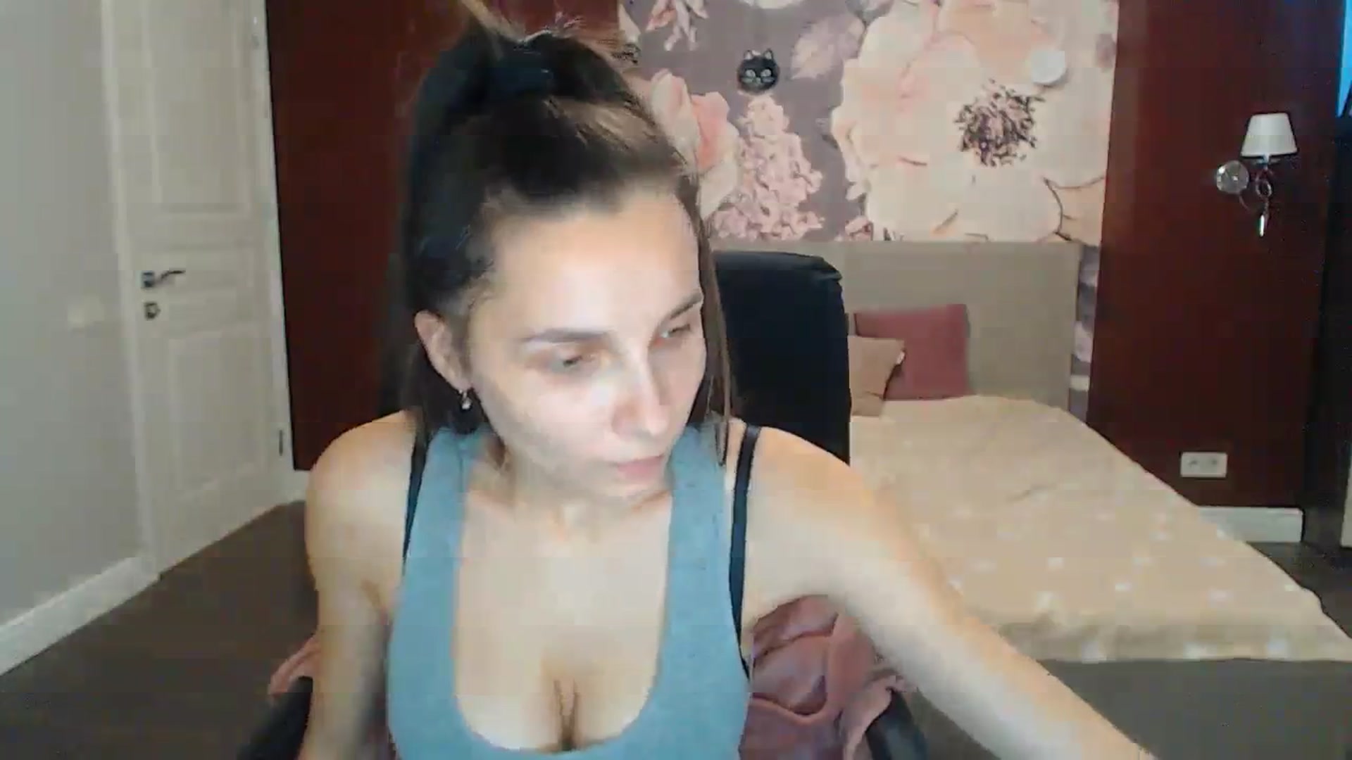 Gallery image thumbnail from Karina_Mils's myfreecams stream on, 12/11/2023, 10:35 image 12 of 20